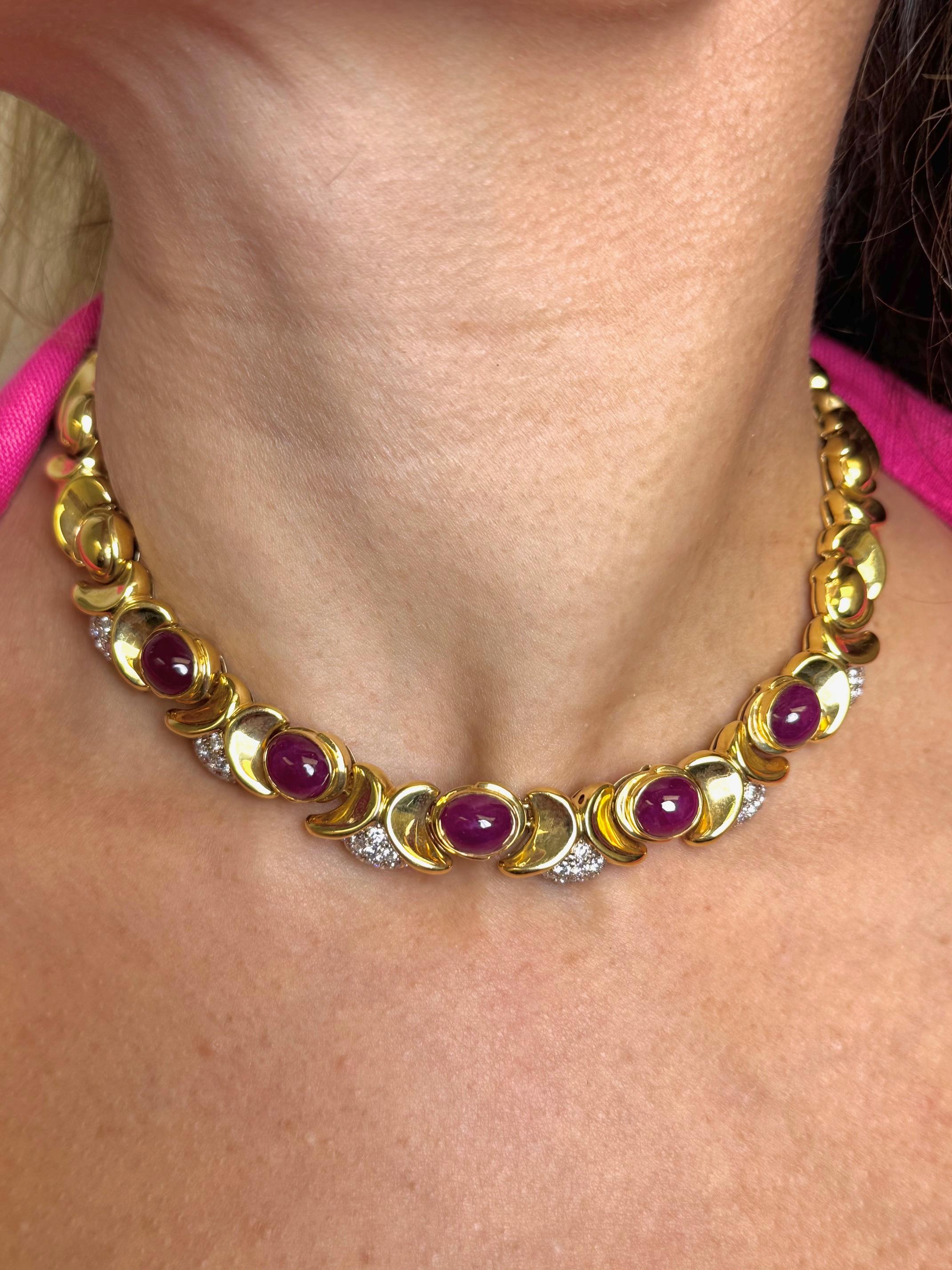 Collar de oro amarillo de 18 quilates con cabujón de rubí y diamantes en venta 4