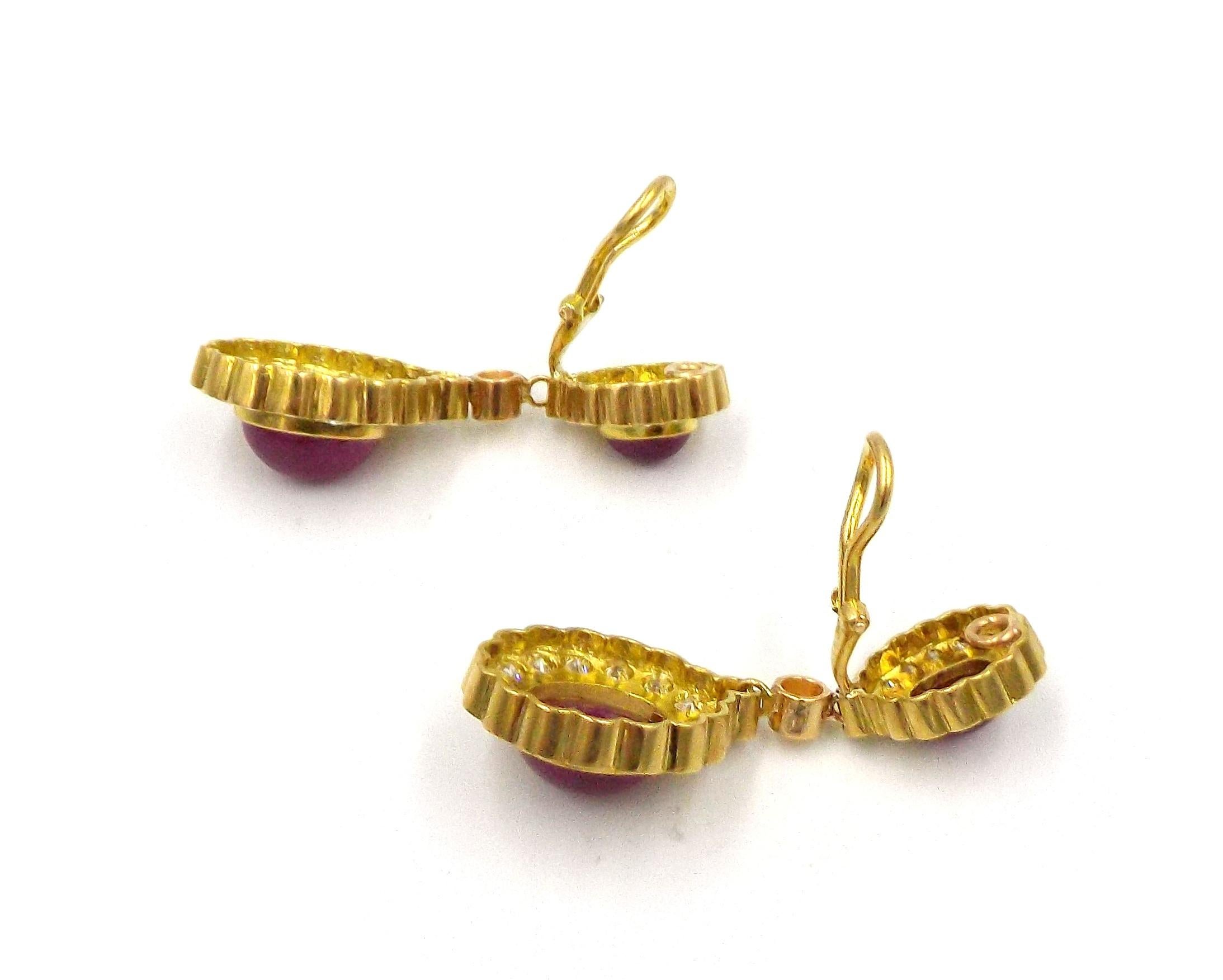 18K Yellow Gold Cabochon Ruby Diamond Pendant Earrings In Good Condition For Sale In New York, NY