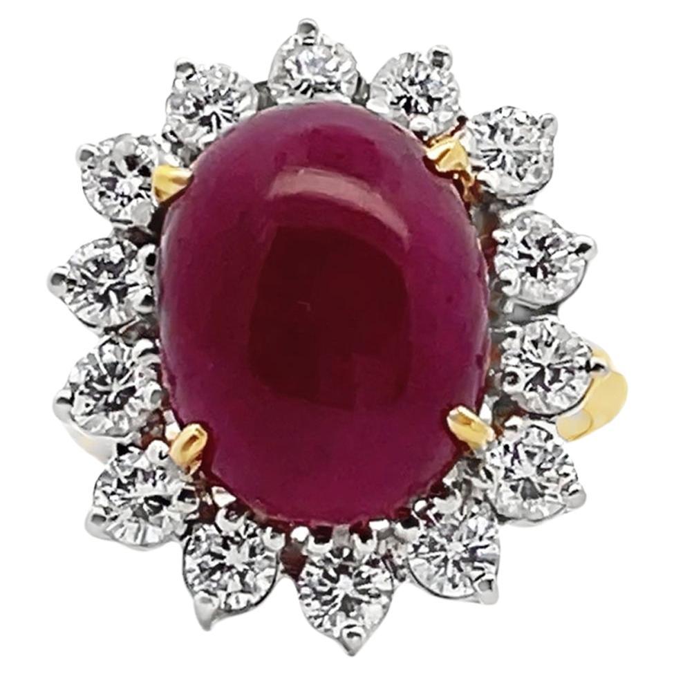 Anello Starburst in oro giallo 18K, rubino ovale cabochon incastonato e diamanti rotondi