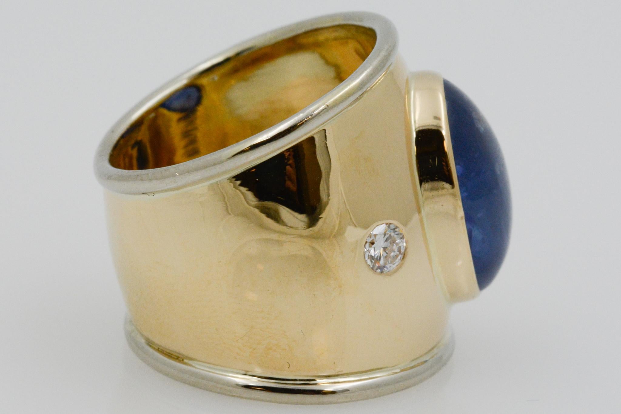 18 Karat Yellow Gold Cabochon Sapphire and Diamond Ring 3