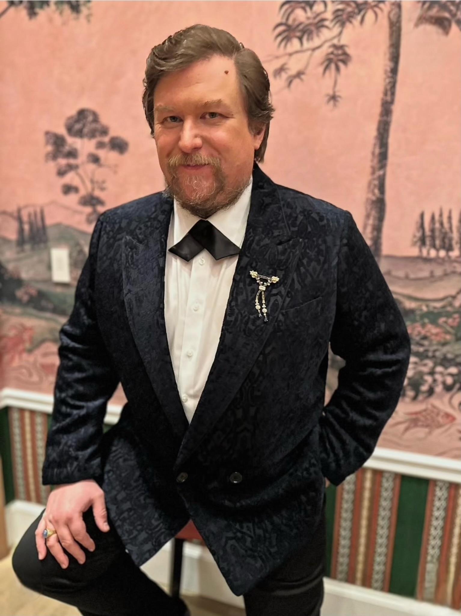 18 Karat Gelbgold Cabochon Sternsaphir und Diamantring im Angebot 6