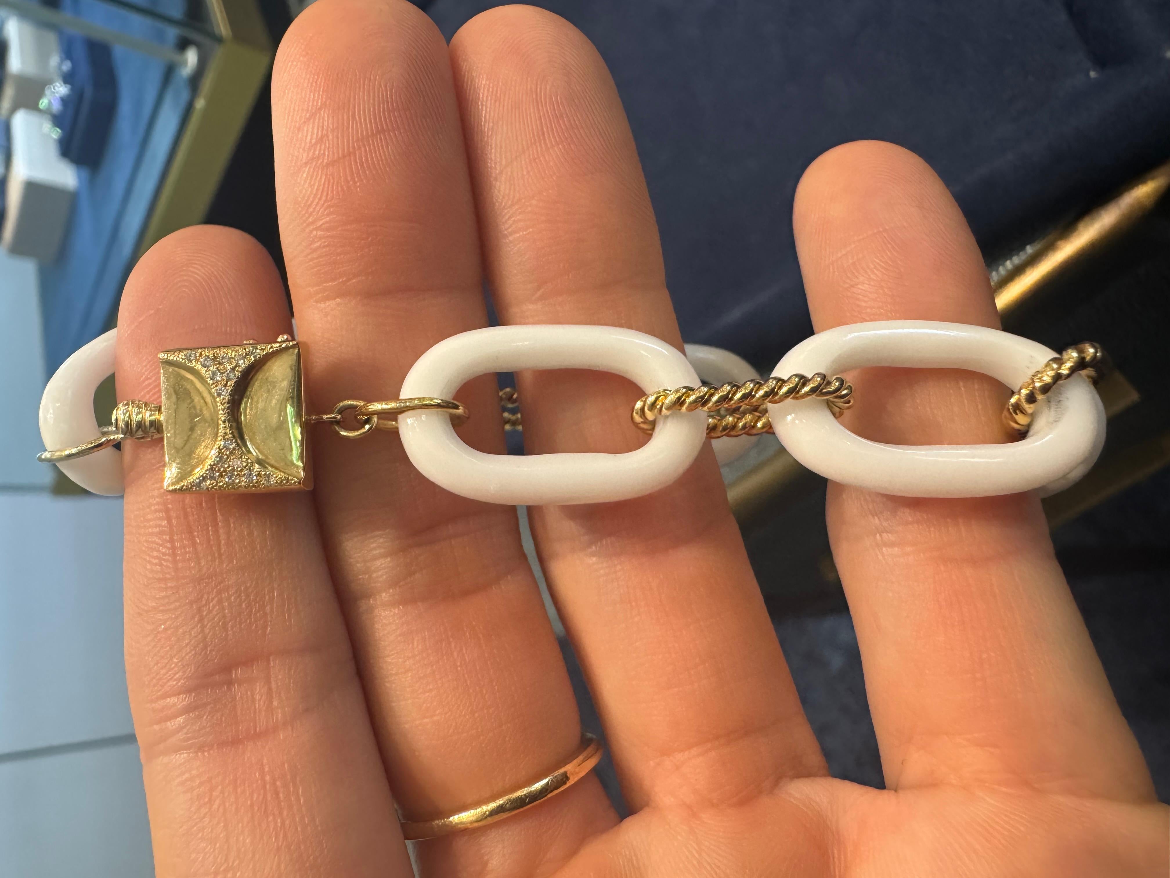 Bracelet en or jaune 18K à maillons en câble en opale de Cacholong avec diamants Neuf - En vente à Virginia Beach, VA