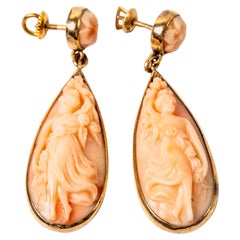 18k Gelbgold Cameo Engelshaut Korallen Ohrringe/Schrauben zurück