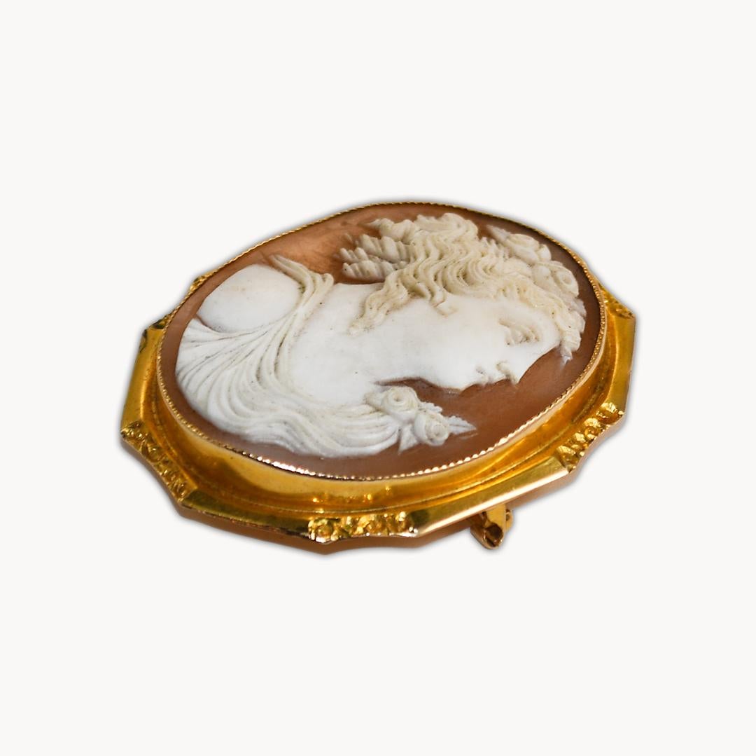 18K Yellow Gold Cameo Brooch/Pendant Circa 1890 In Excellent Condition For Sale In Laguna Beach, CA