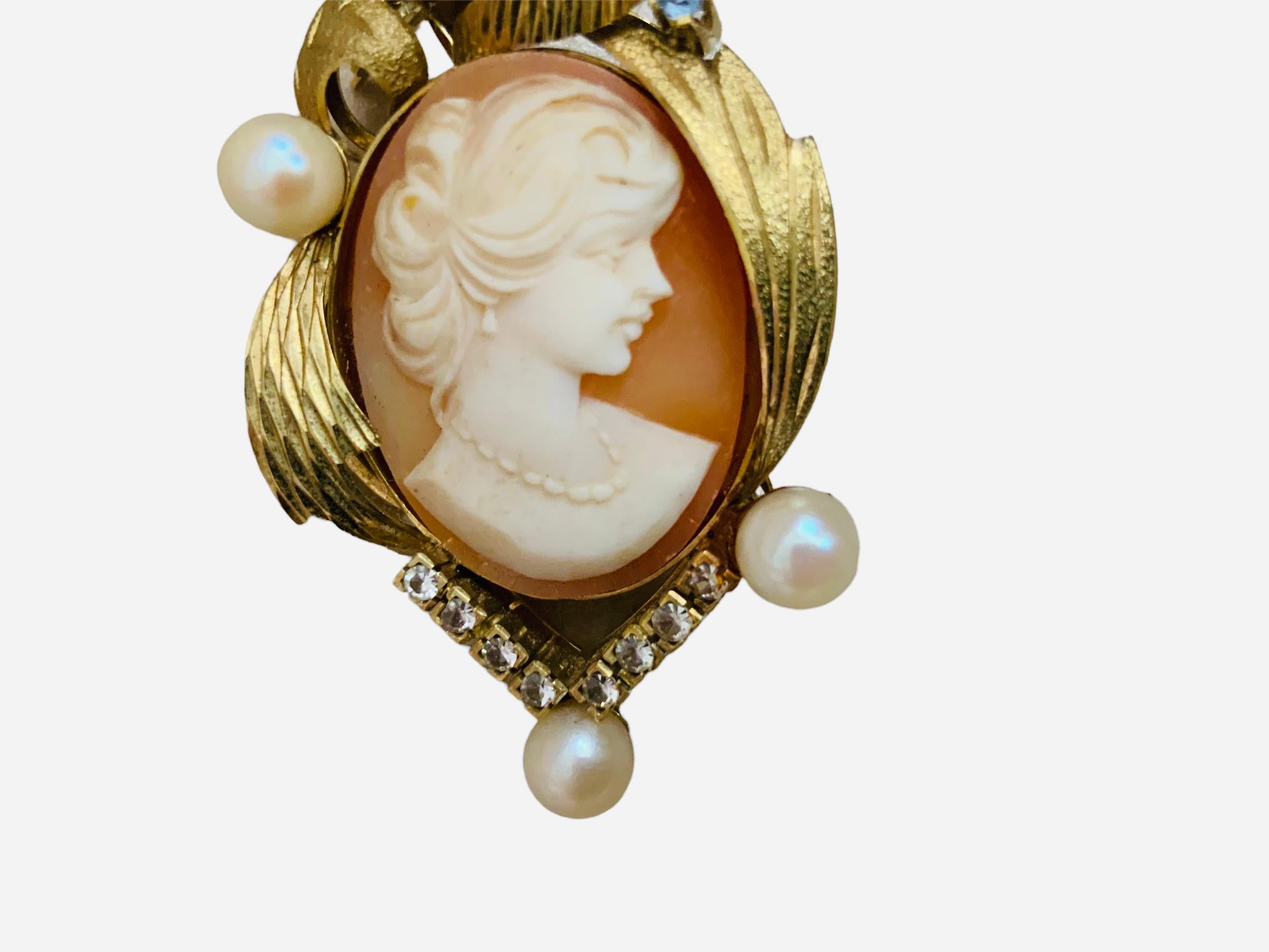 Victorian 18K Yellow Gold Cameo Brooch/ Pendant  For Sale