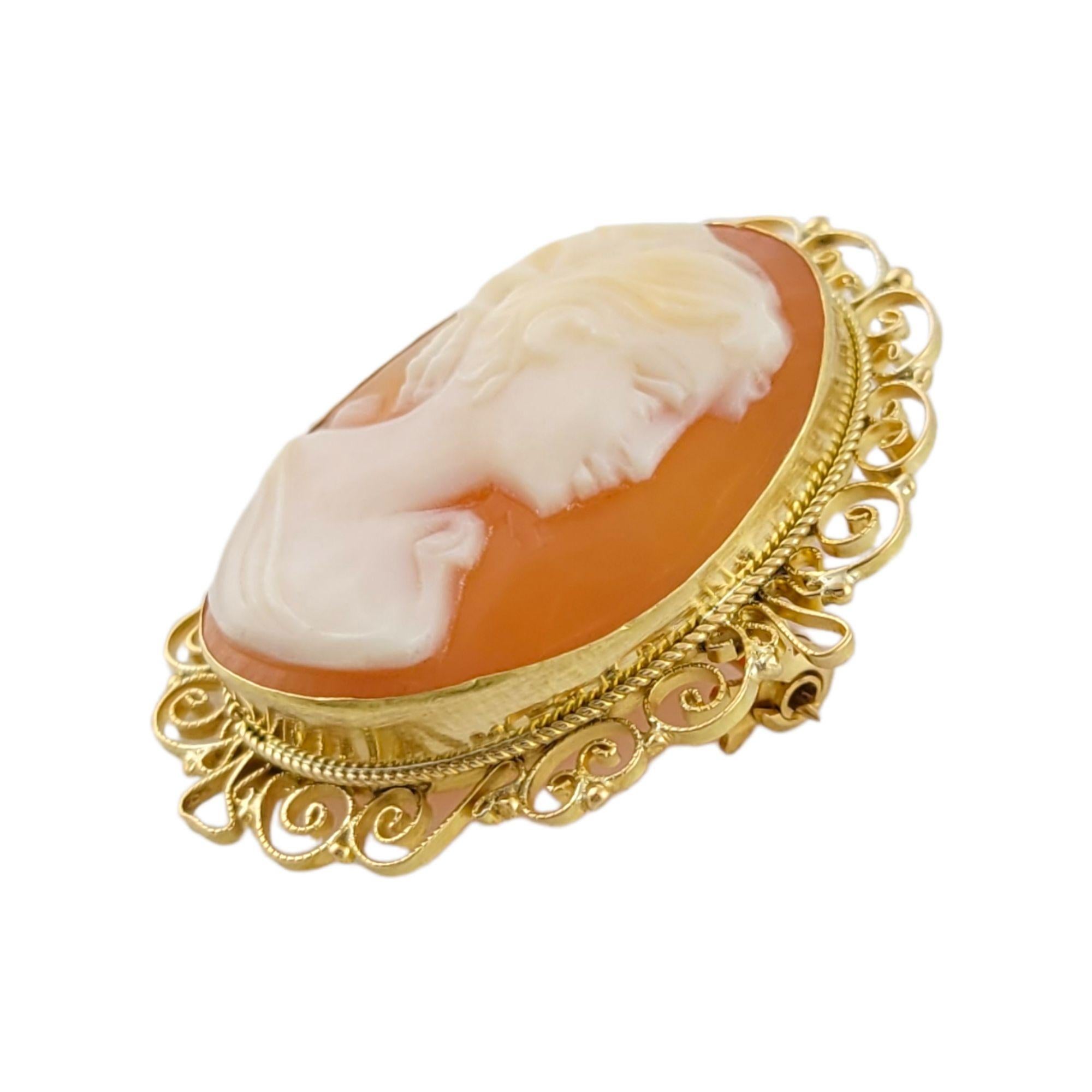 Women's 18K Yellow Gold Cameo Brooch Pendant For Sale