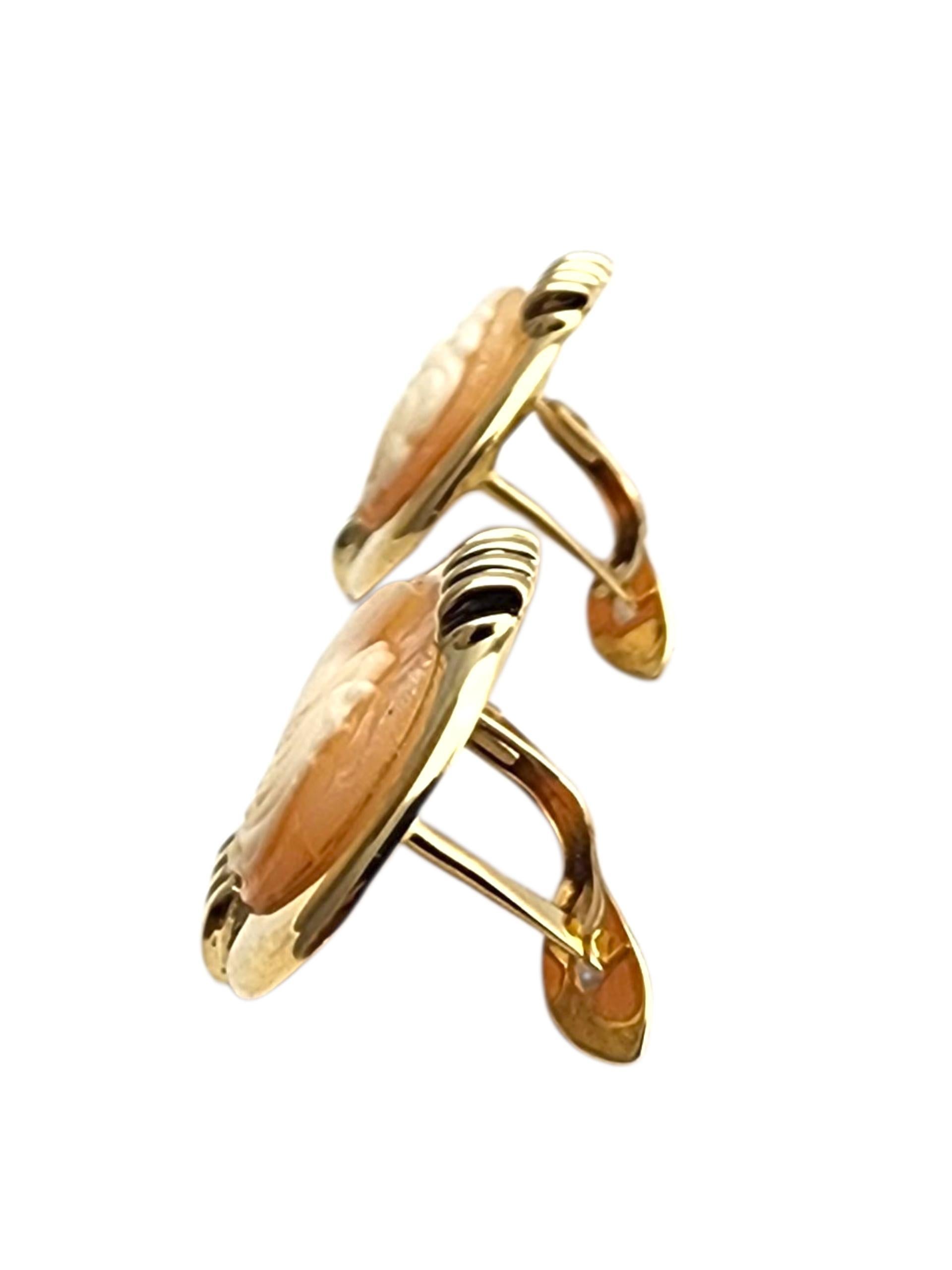 18K Yellow Gold Cameo Earrings #22883 In Good Condition For Sale In Washington Depot, CT