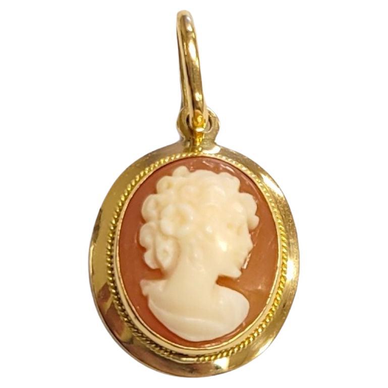 18K Yellow Gold Cameo Pendant #13625 For Sale