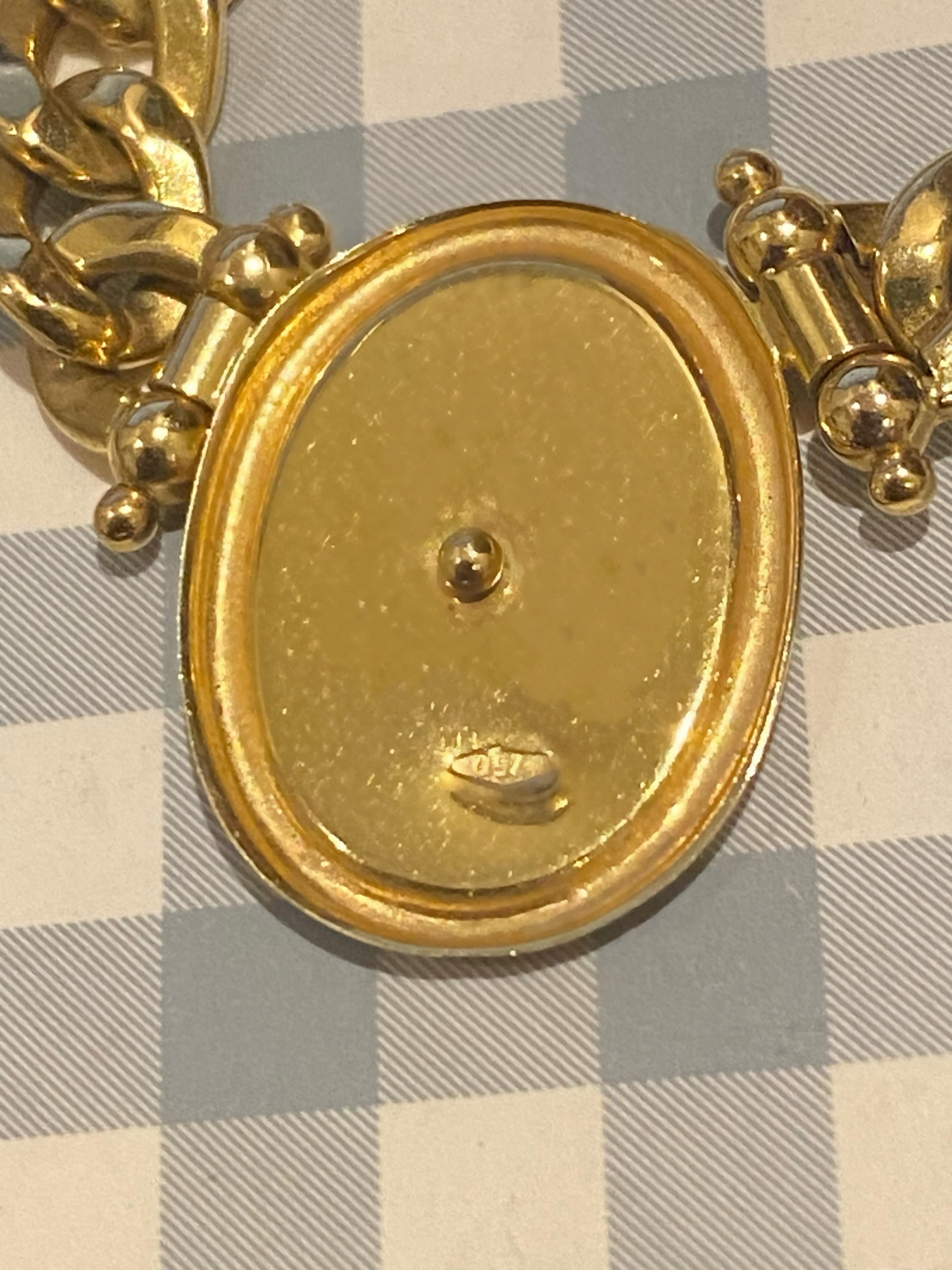 18K Yellow Gold Cameo Pendant Italian Vintage Necklace, Curb Links, 44cm long. For Sale 2
