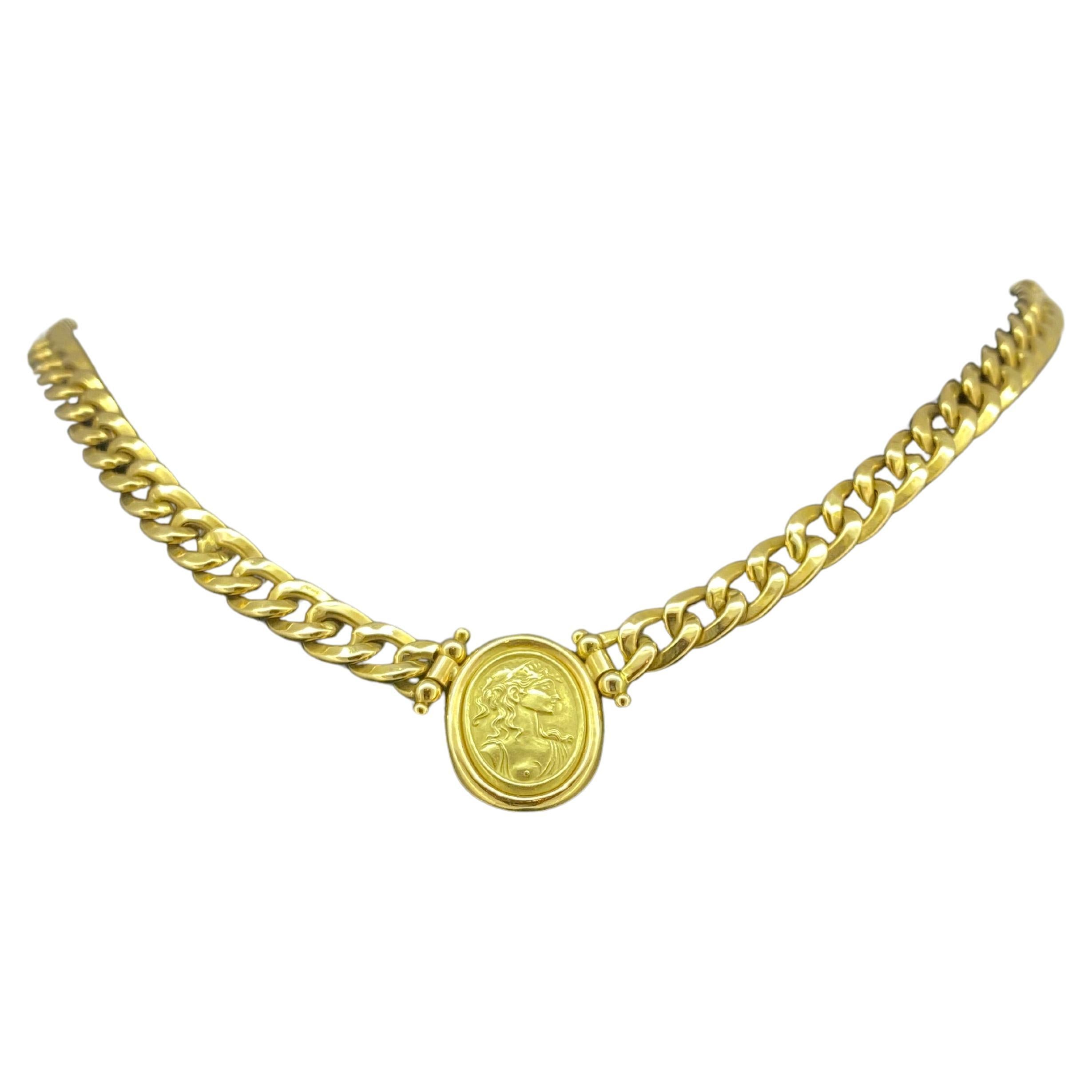 18K Yellow Gold Cameo Pendant Italian Vintage Necklace, Curb Links, 44cm long.