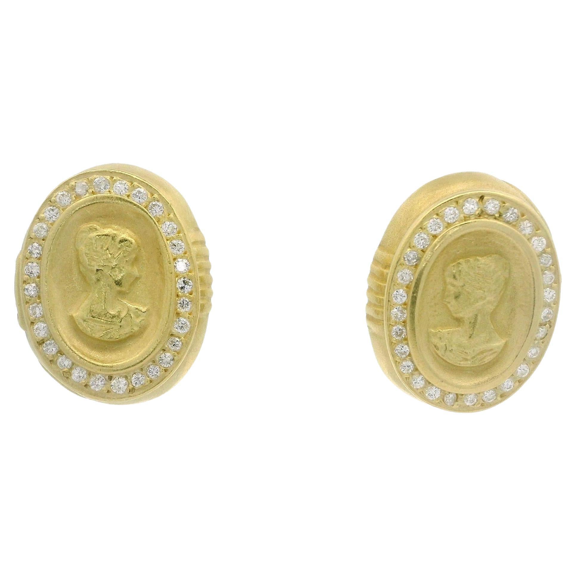 18 Karat Gelbgold Kamee Porträt Dame mit 0,84 Karat Diamant Halo Matte große Ohrringe