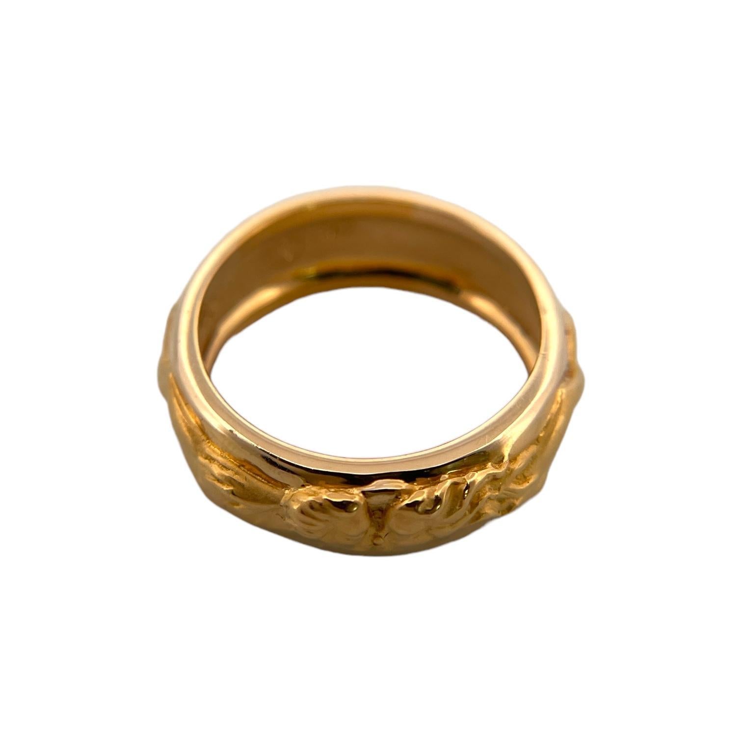 18K Yellow Gold Carrera Kissing Band In Excellent Condition In New York, NY