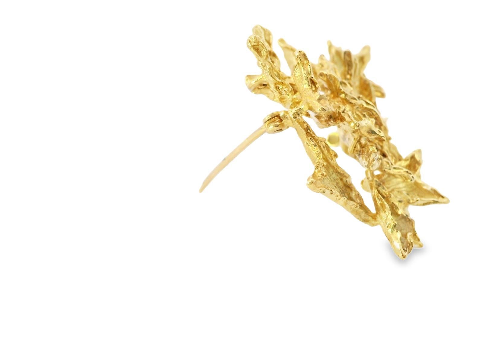18k Yellow Gold  Cartier 1970s Textured Gold Pin In Good Condition In New York, NY