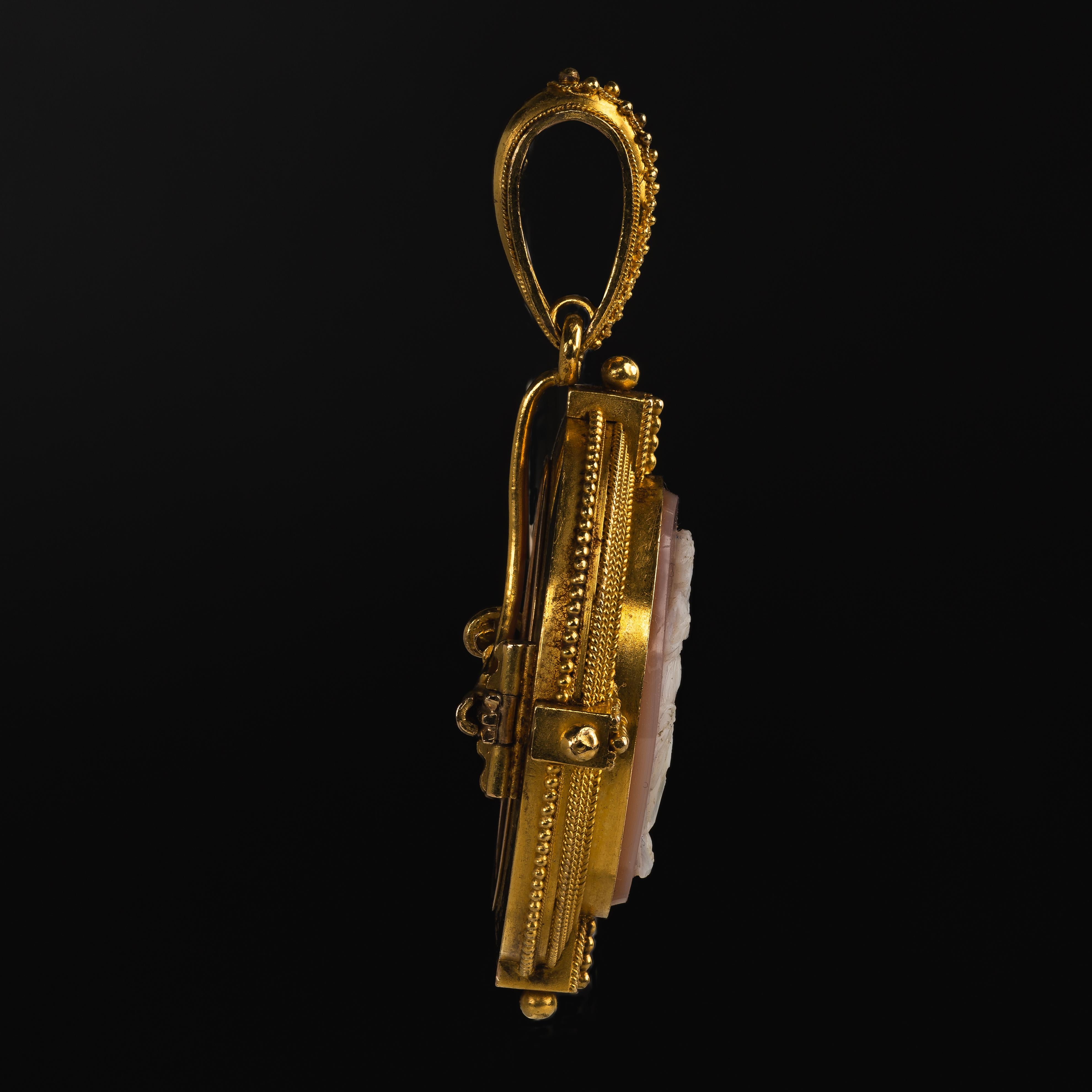 18k Yellow Gold Carved Shell Cameo Decorated Locket Pendant In Good Condition For Sale In Bernardsville, NJ