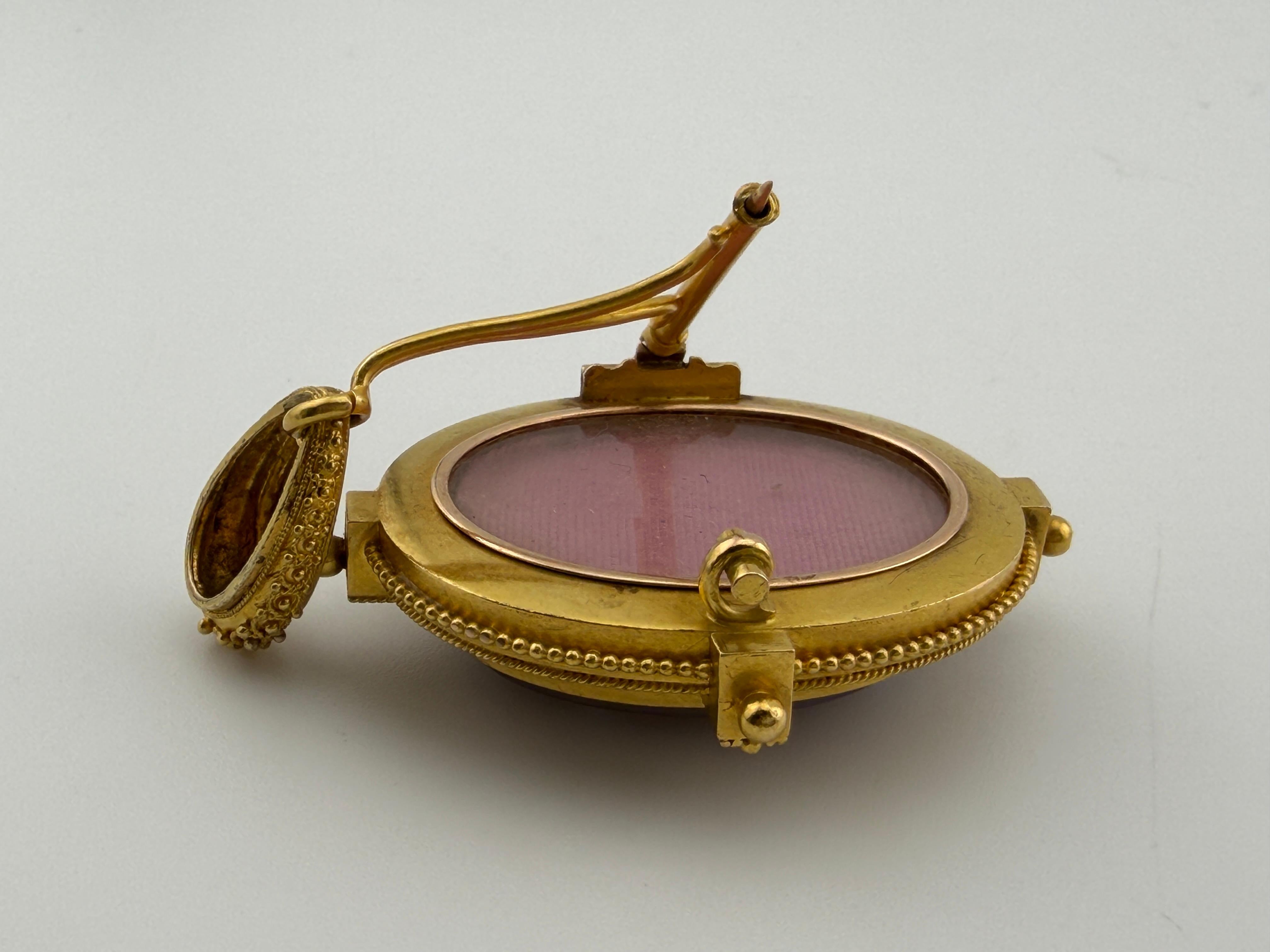 18k Yellow Gold Carved Shell Cameo Decorated Locket Pendant For Sale 2