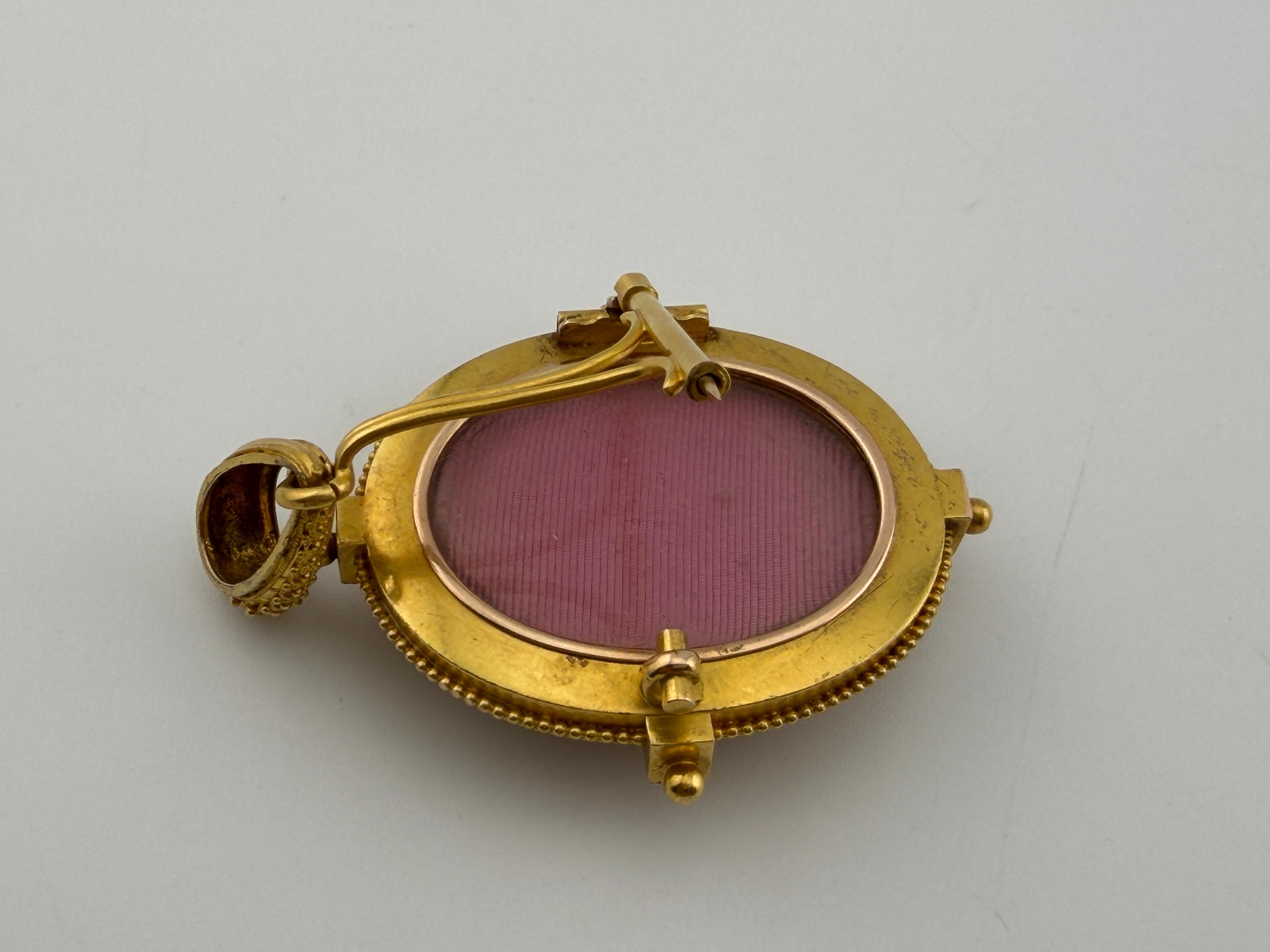 18k Yellow Gold Carved Shell Cameo Decorated Locket Pendant For Sale 3