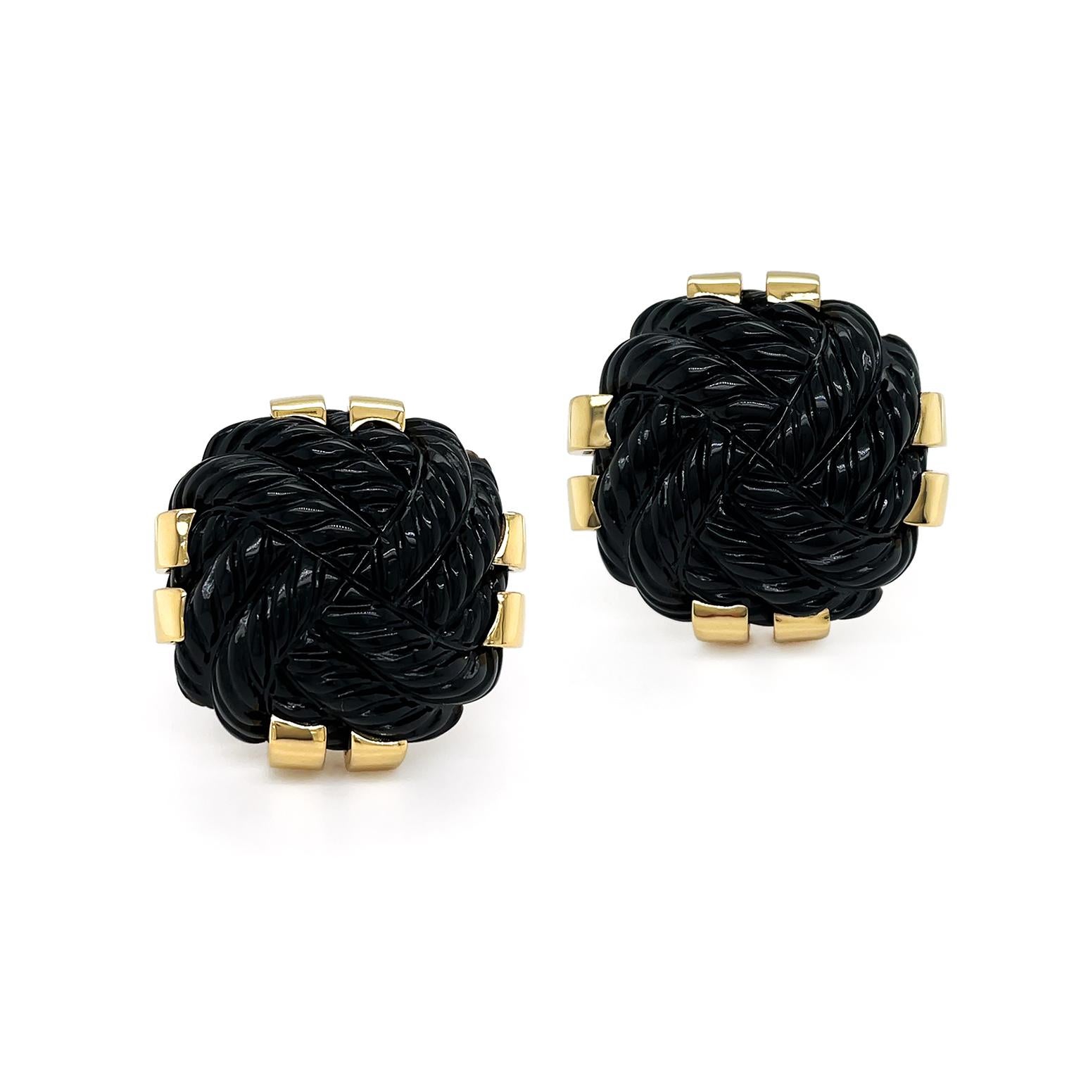 18K Yellow Gold Carved Square Black Onyx Earrings In New Condition For Sale In New York, NY