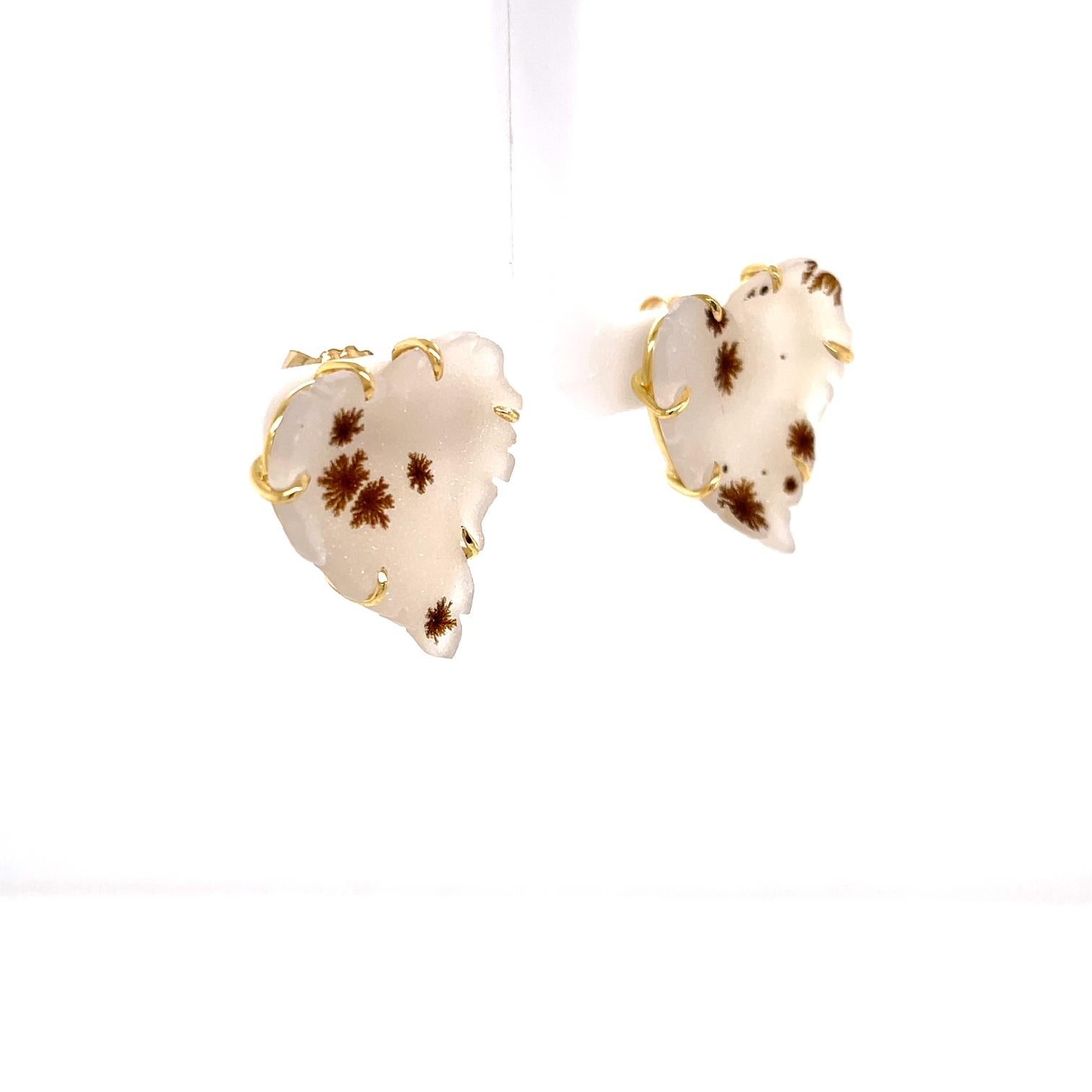 Contemporary 18k Yellow Gold Carved White and Brown Druzy Heart Studs For Sale