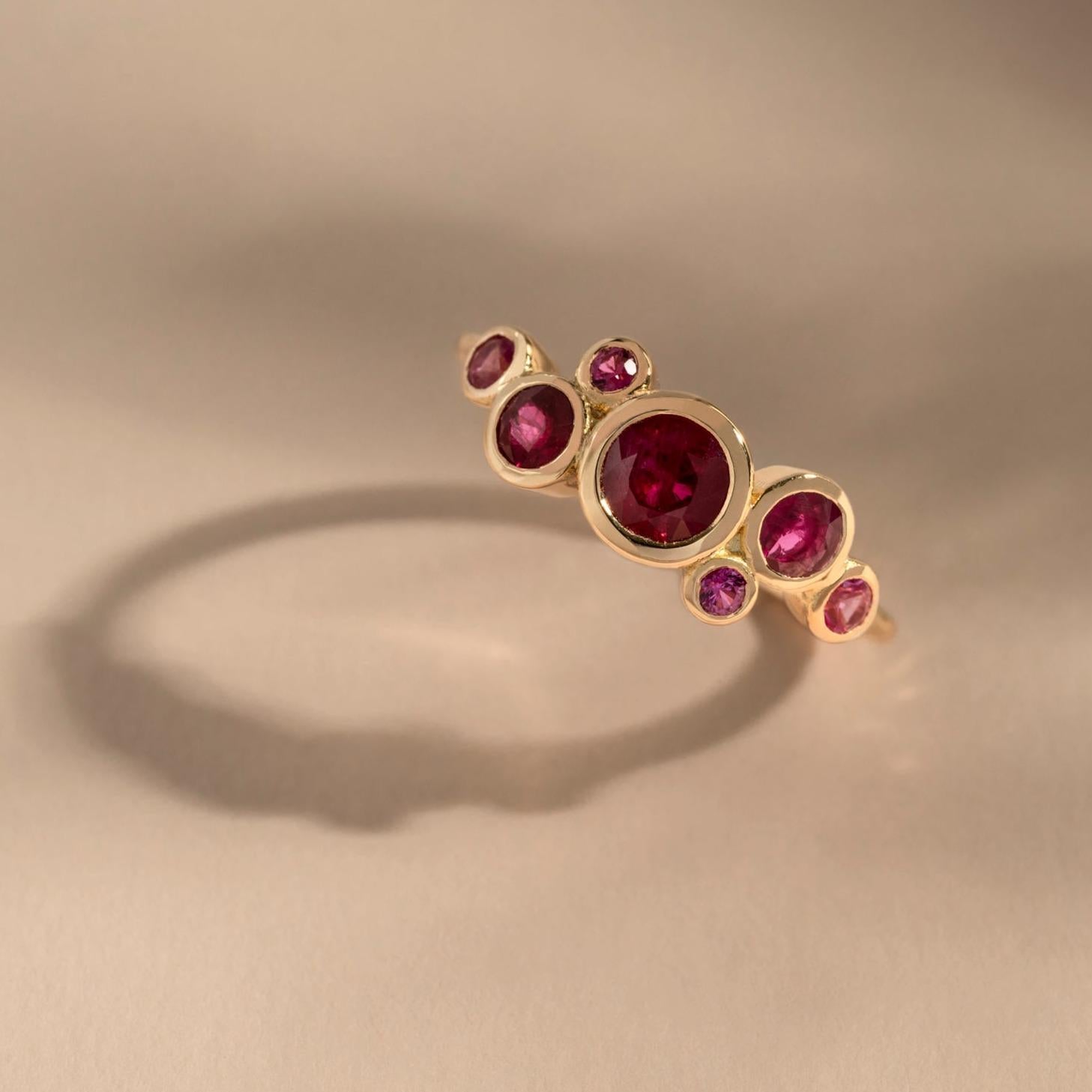 Bague en or jaune 18 carats avec rubis Neuf - En vente à London, GB