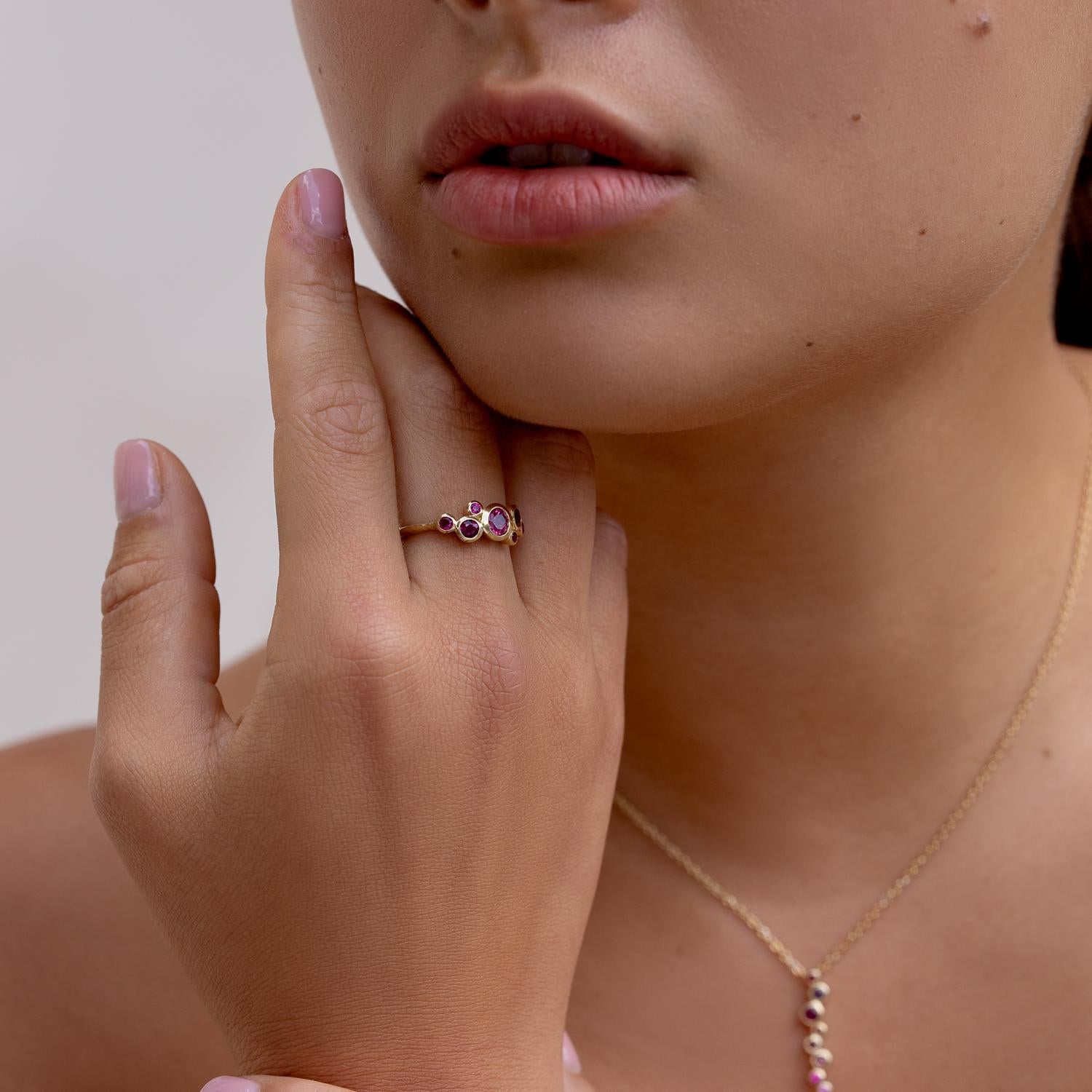 Bague en or jaune 18 carats avec rubis Pour femmes en vente
