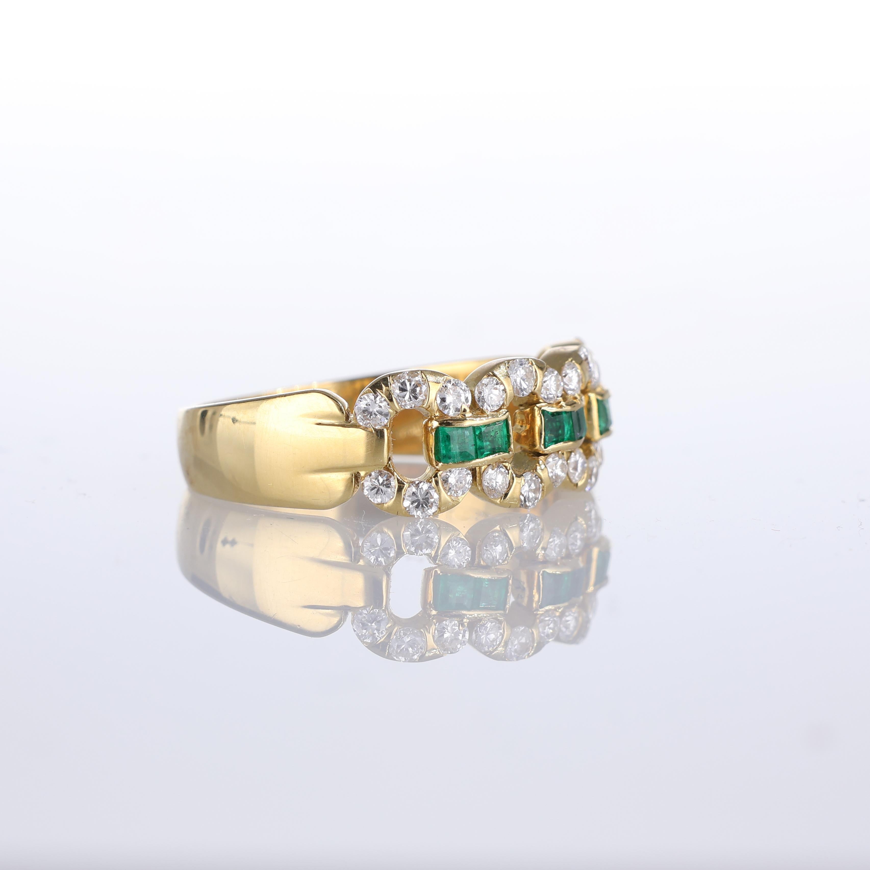 Brilliant Cut 18k Yellow Gold Chain Design Ring with Emeralds and Diamonds For Sale