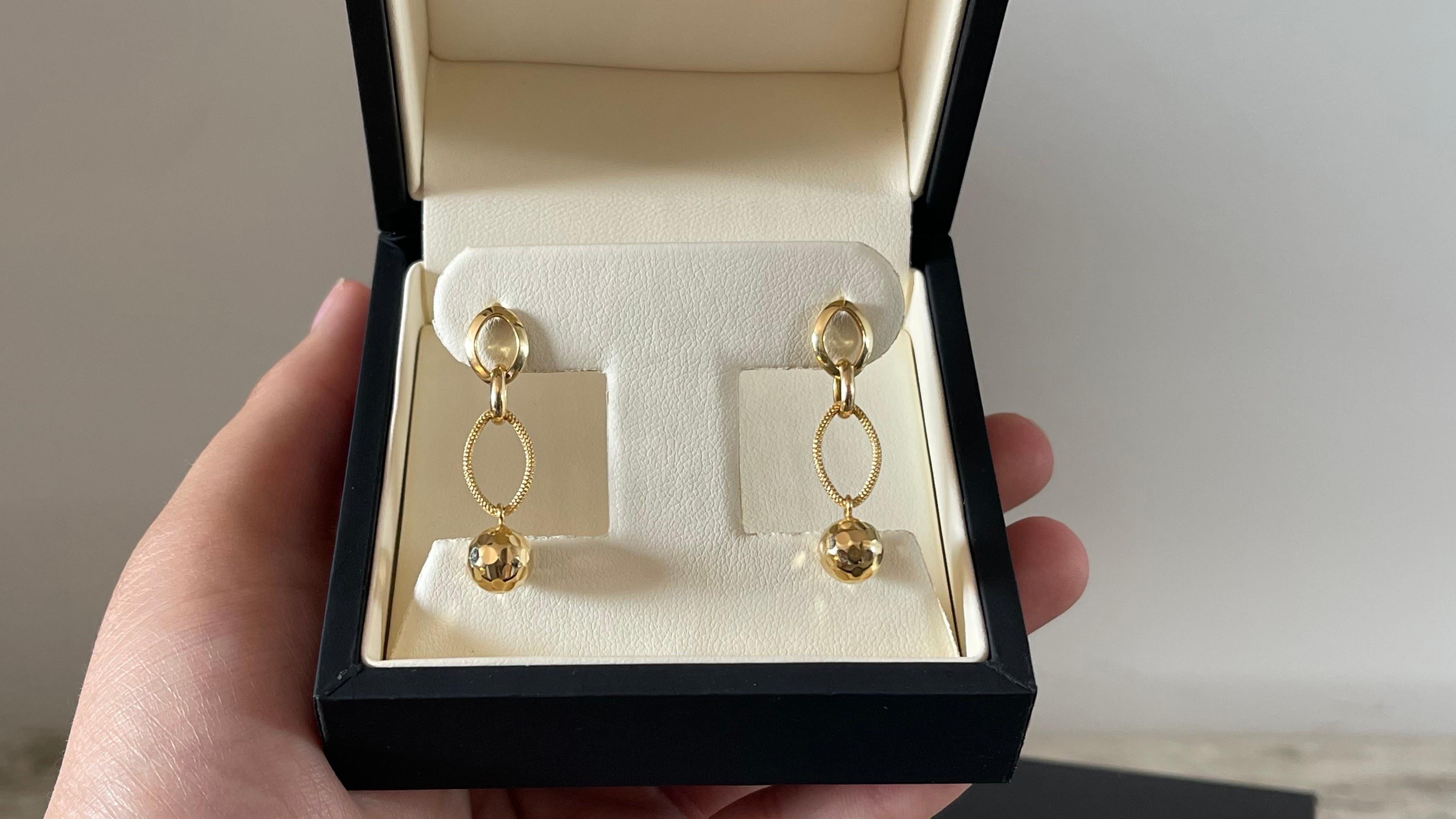 Boucles d'oreilles pendantes en or jaune 18K avec sphère Unisexe en vente