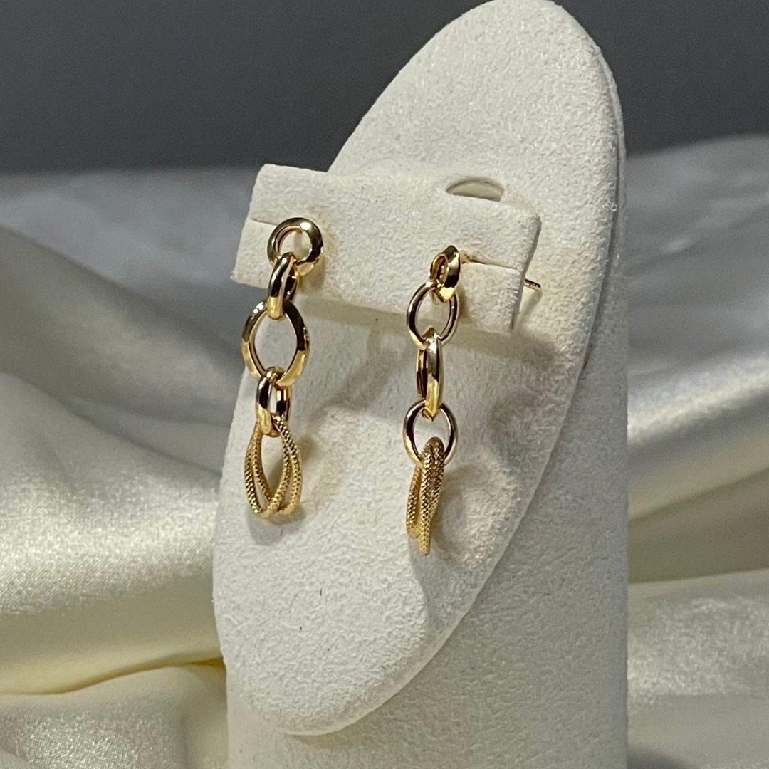 Contemporaneo Orecchini a goccia a catena in oro giallo 18K A Link in vendita