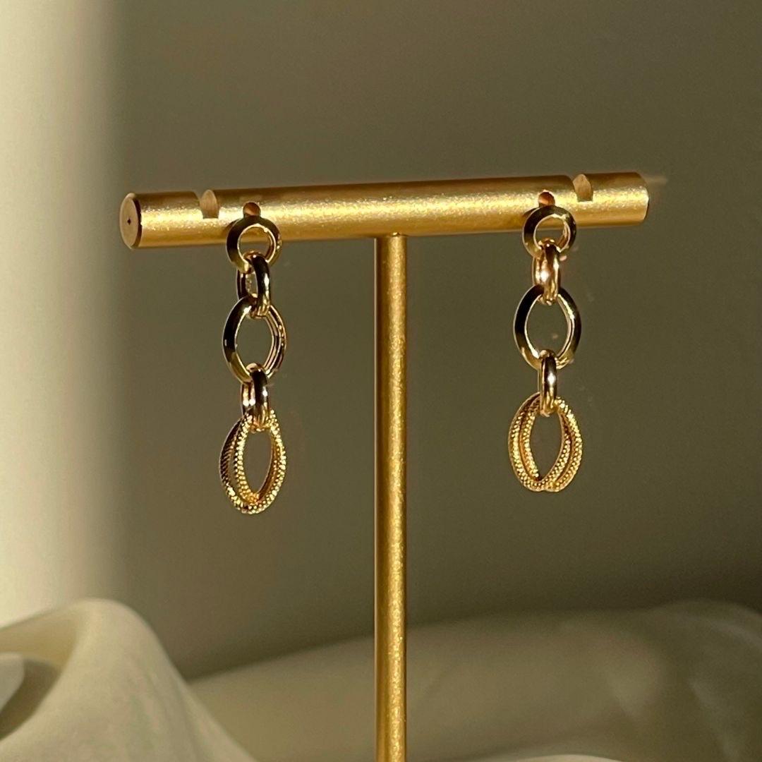 Orecchini a goccia a catena in oro giallo 18K A Link in vendita 1