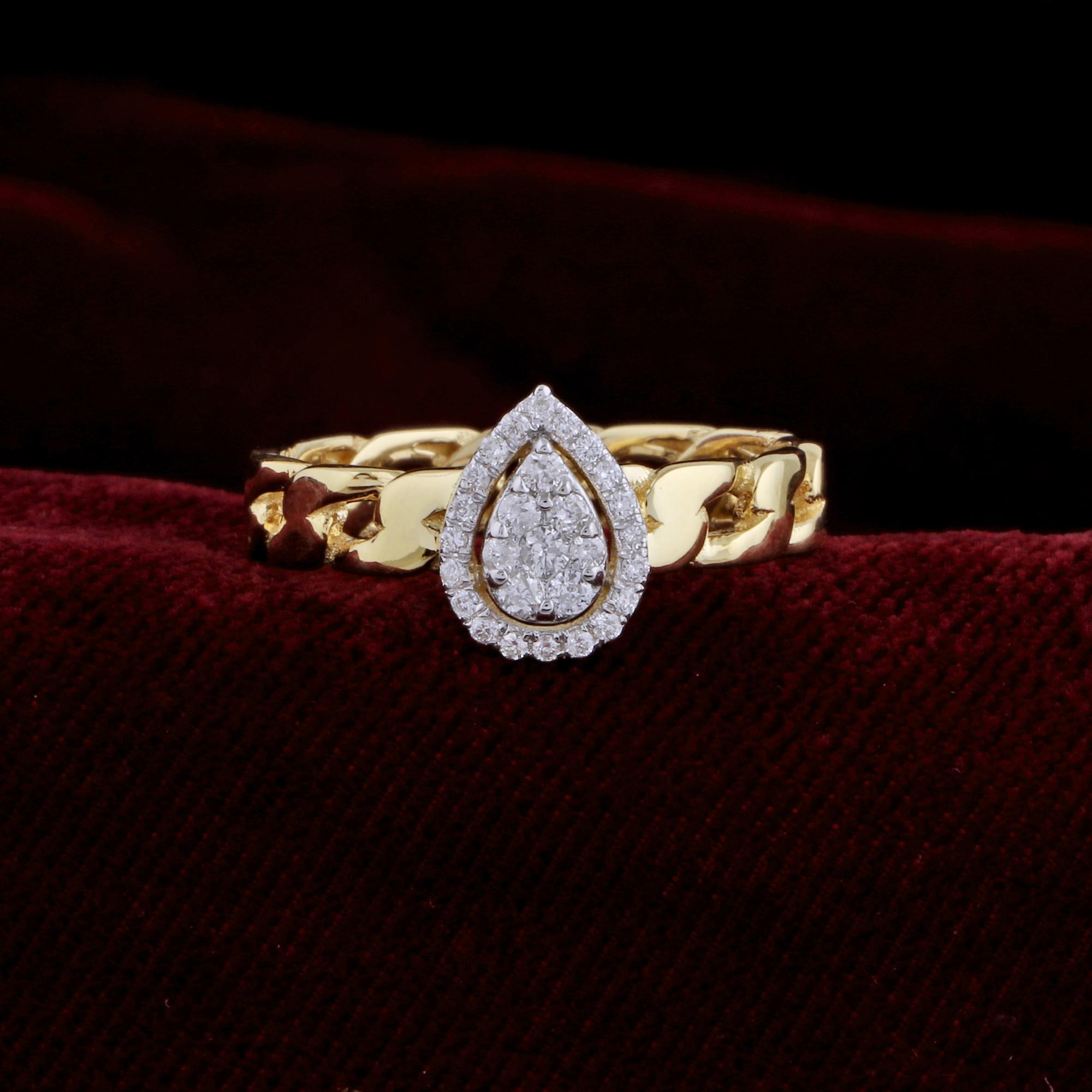 For Sale:  18k Yellow Gold Chain Link Ring Gift with Pear Shaped Diamond Cluster 3