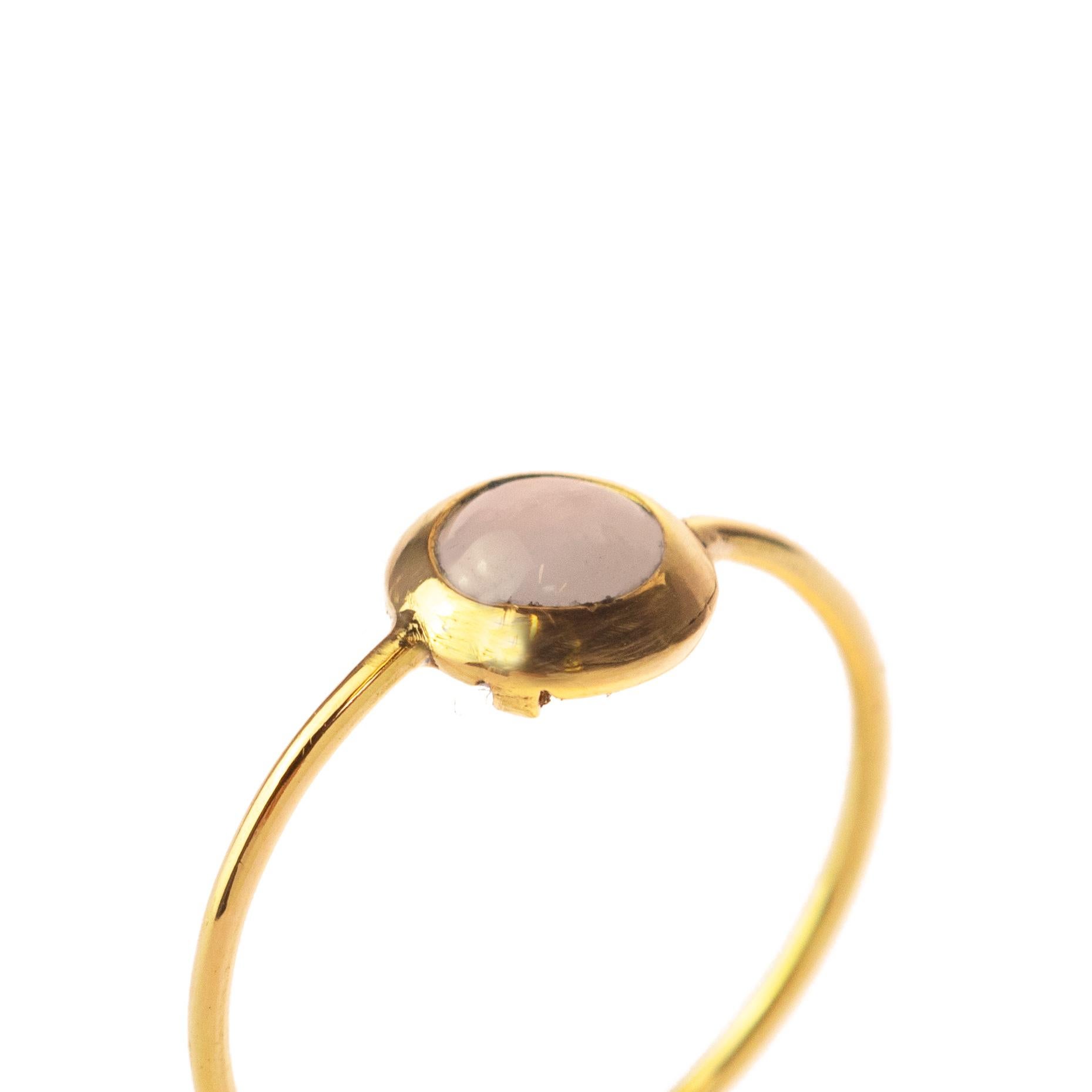 18 Karat Gelbgold Chalcedon Cabochon Boho Chic Stapelbarer Deco Ring Intini Juwelen (Art nouveau) im Angebot