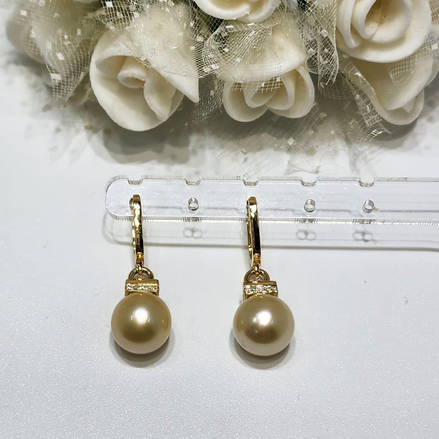 Taglio rotondo Orecchini a cerchio in oro giallo 18K con perle dei mari del sud e diamanti - Perle da 10 mm in vendita