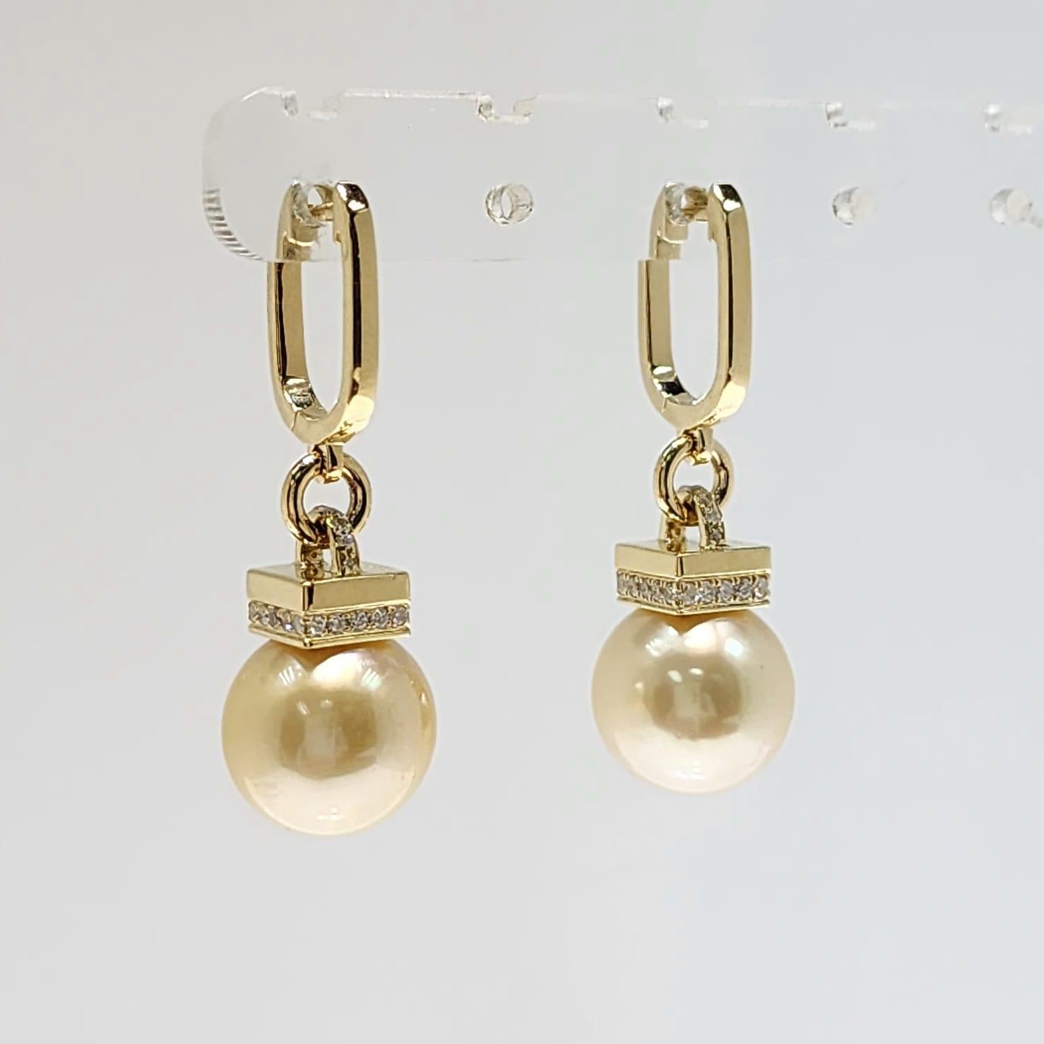 Orecchini a cerchio in oro giallo 18K con perle dei mari del sud e diamanti - Perle da 10 mm In condizioni Nuovo in vendita a Hong Kong, HK