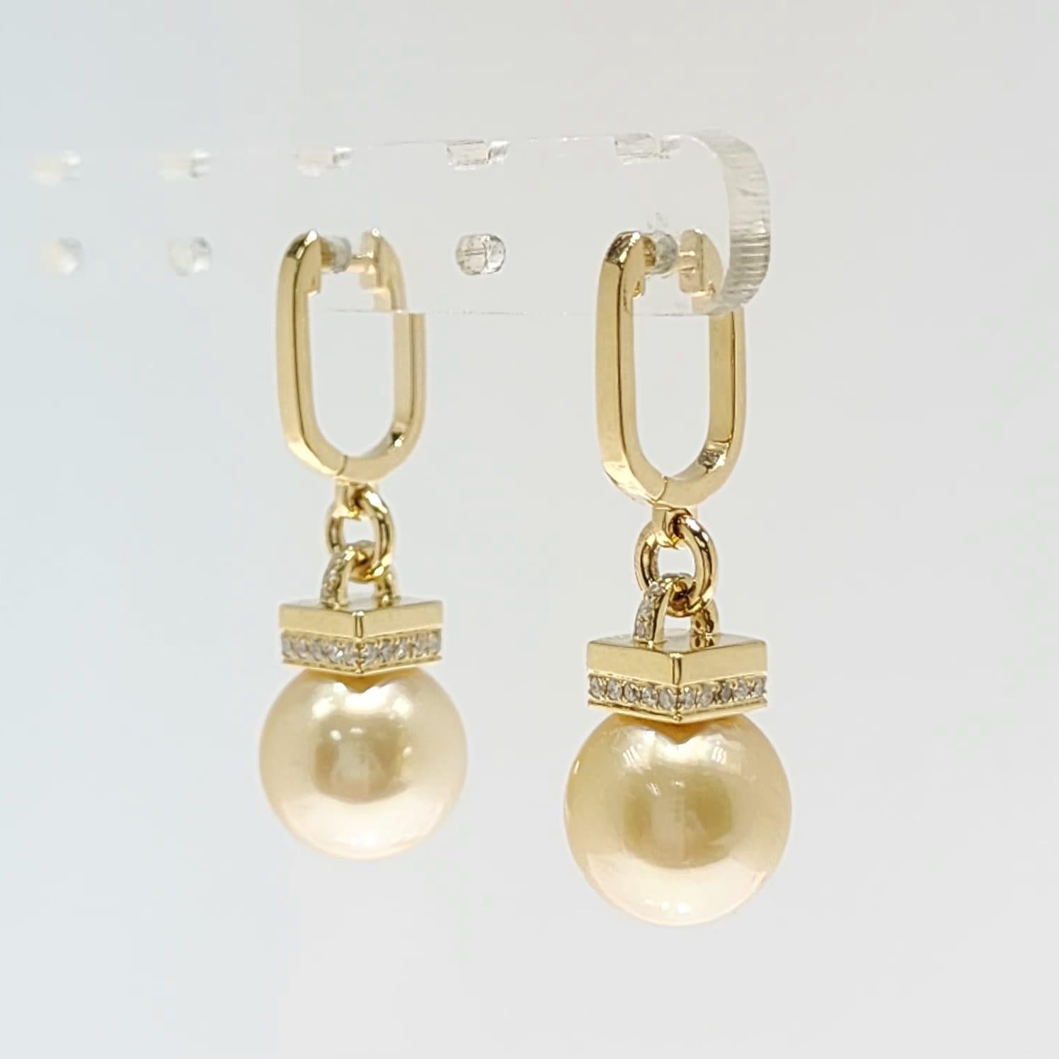 Orecchini a cerchio in oro giallo 18K con perle dei mari del sud e diamanti - Perle da 10 mm in vendita 1