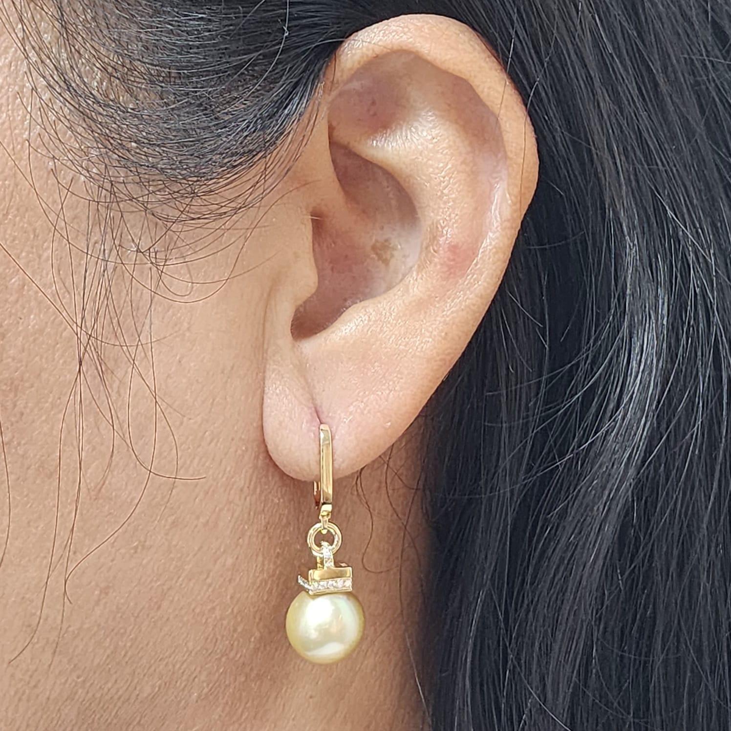 Orecchini a cerchio in oro giallo 18K con perle dei mari del sud e diamanti - Perle da 10 mm in vendita 2