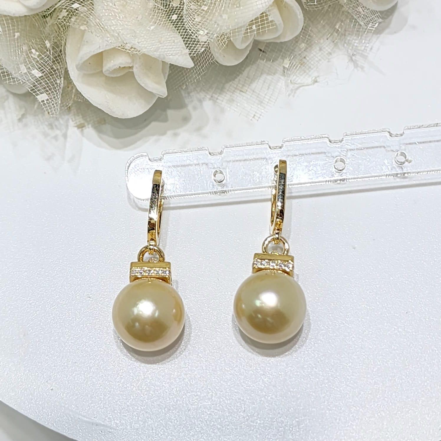 Orecchini a cerchio in oro giallo 18K con perle dei mari del sud e diamanti-11,5 mm In condizioni Nuovo in vendita a Hong Kong, HK