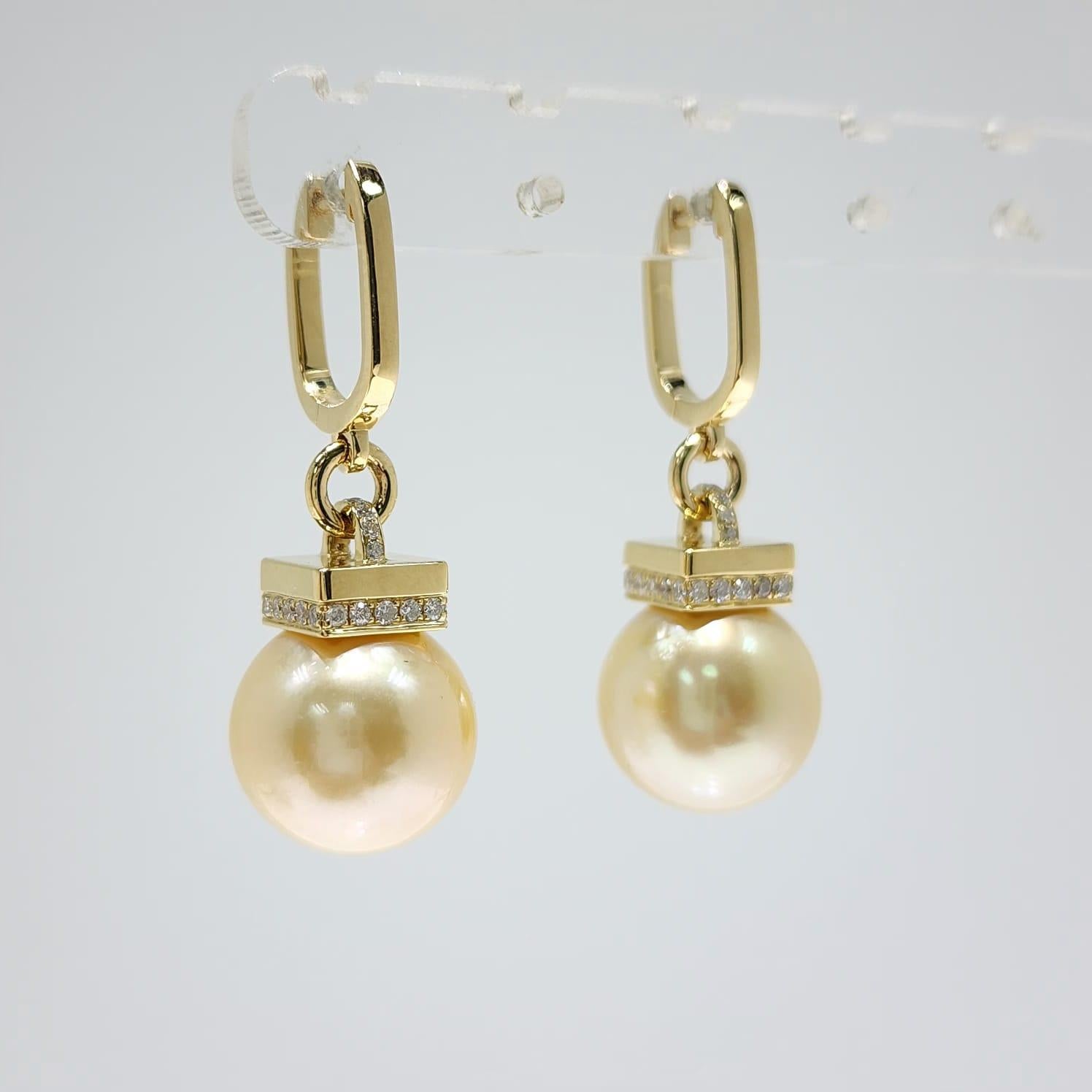 Orecchini a cerchio in oro giallo 18K con perle dei mari del sud e diamanti-11,5 mm in vendita 2