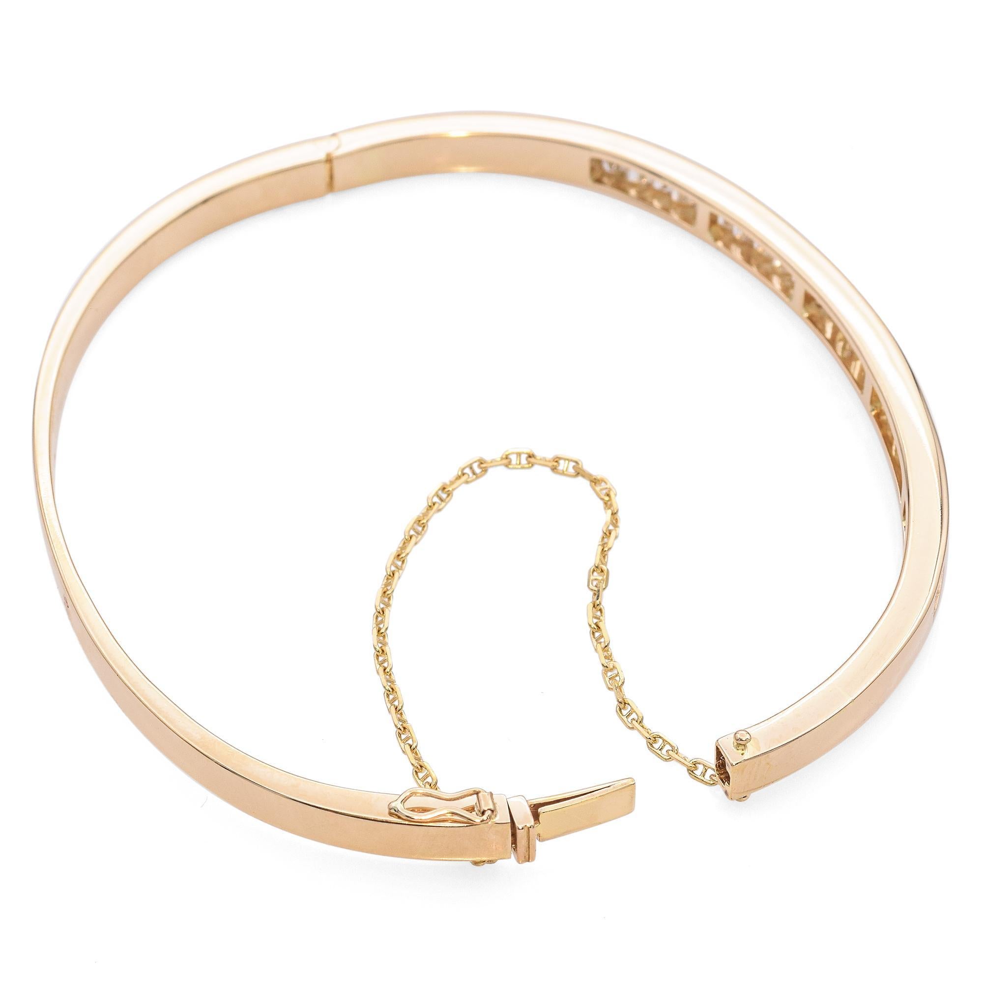 Bracelet jonc en or jaune 18 carats serti de diamants taille baguette Unisexe en vente