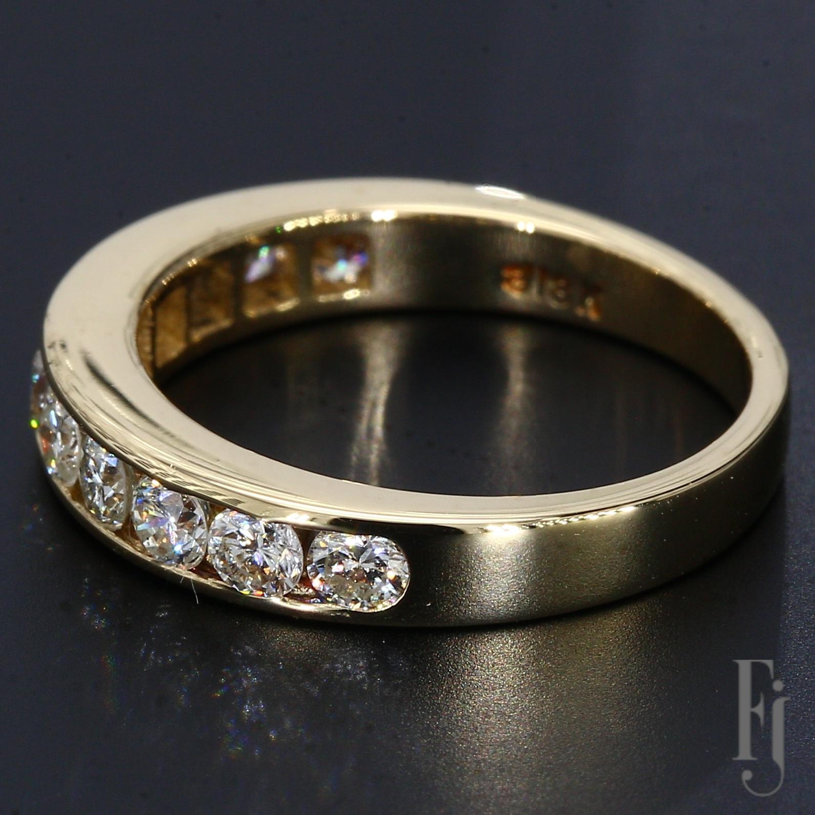 18k Yellow Gold Channel Set Ring with Eleven Round Brilliant Diamonds - Size 6.5 In condizioni buone in vendita a Scottsdale, AZ