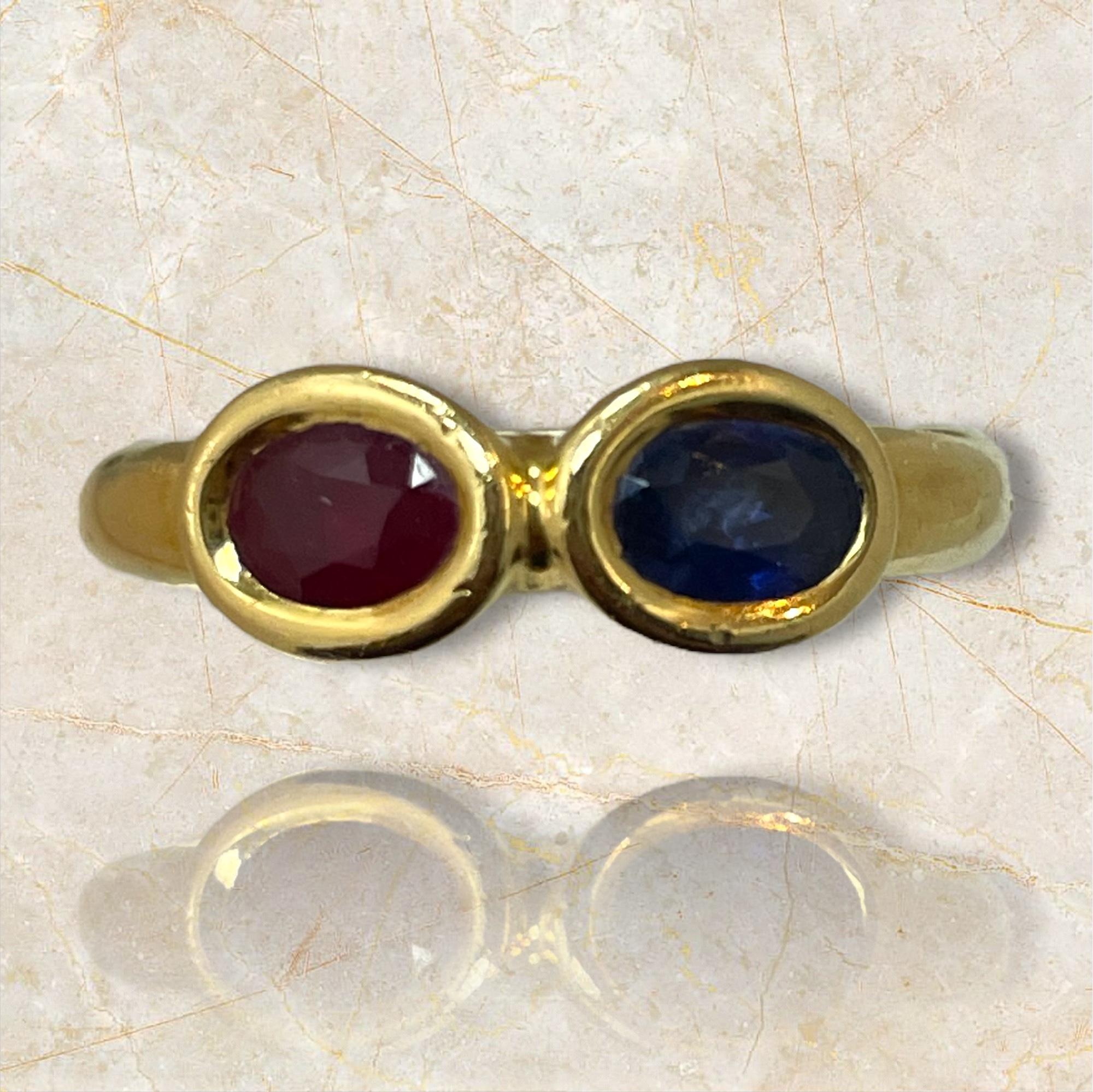Modern Gorgeous Timeless 18K Yellow Gold Chaumet Paris Oval Ruby and Sapphire Ring