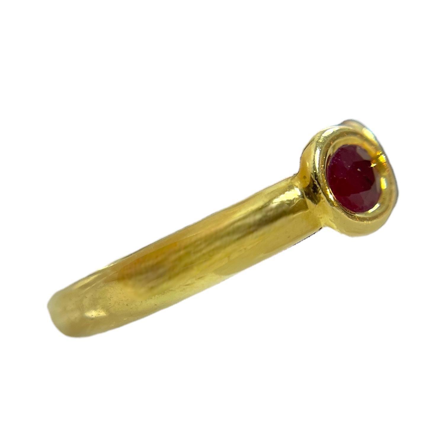 Oval Cut Gorgeous Timeless 18K Yellow Gold Chaumet Paris Oval Ruby and Sapphire Ring
