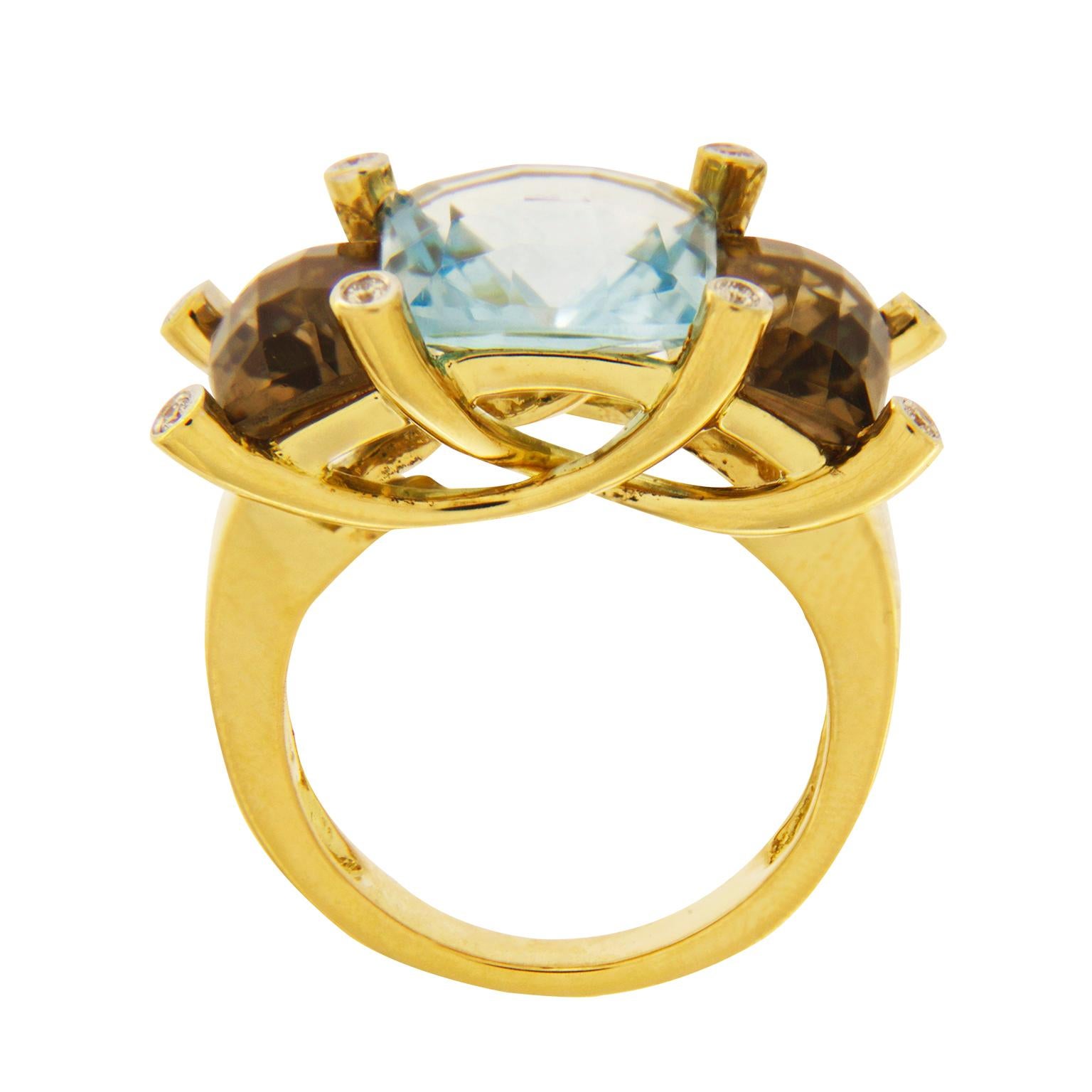 18K Yellow Gold Checkerboard Blue and Brown Topaz Diamond Three-Stone Ring In New Condition For Sale In New York, NY