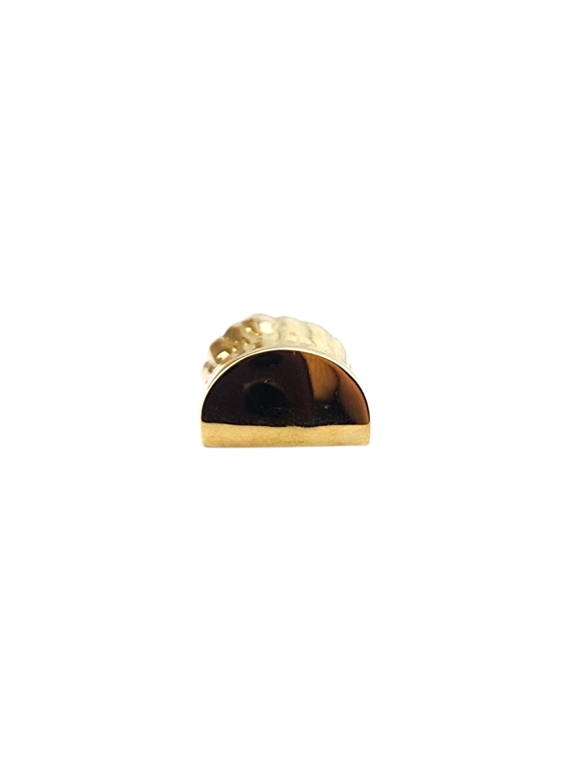 Ciondolo a forma di cappello da chef in oro giallo 18K  #22342 In condizioni buone in vendita a Washington Depot, CT