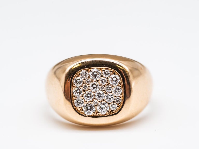 18K Yellow Gold Chevaliere Ring Paved With White Diamonds
this pretty signet ring of French Parisian manufacture in 18 carat Rose Gold is generally worn on the little finger for a very distinctive sign of the French and European nobility in the past