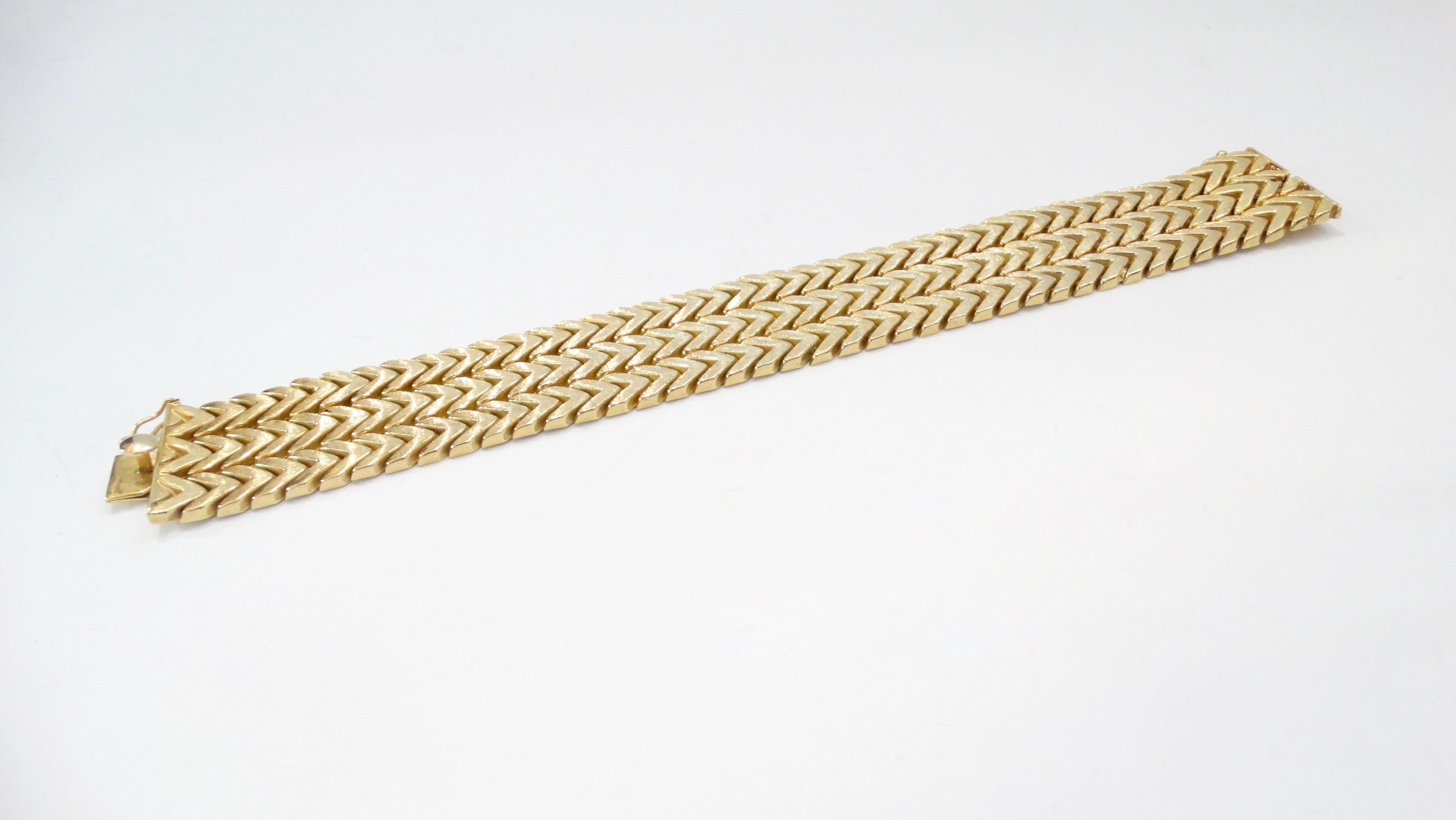 gold bracelet pattern