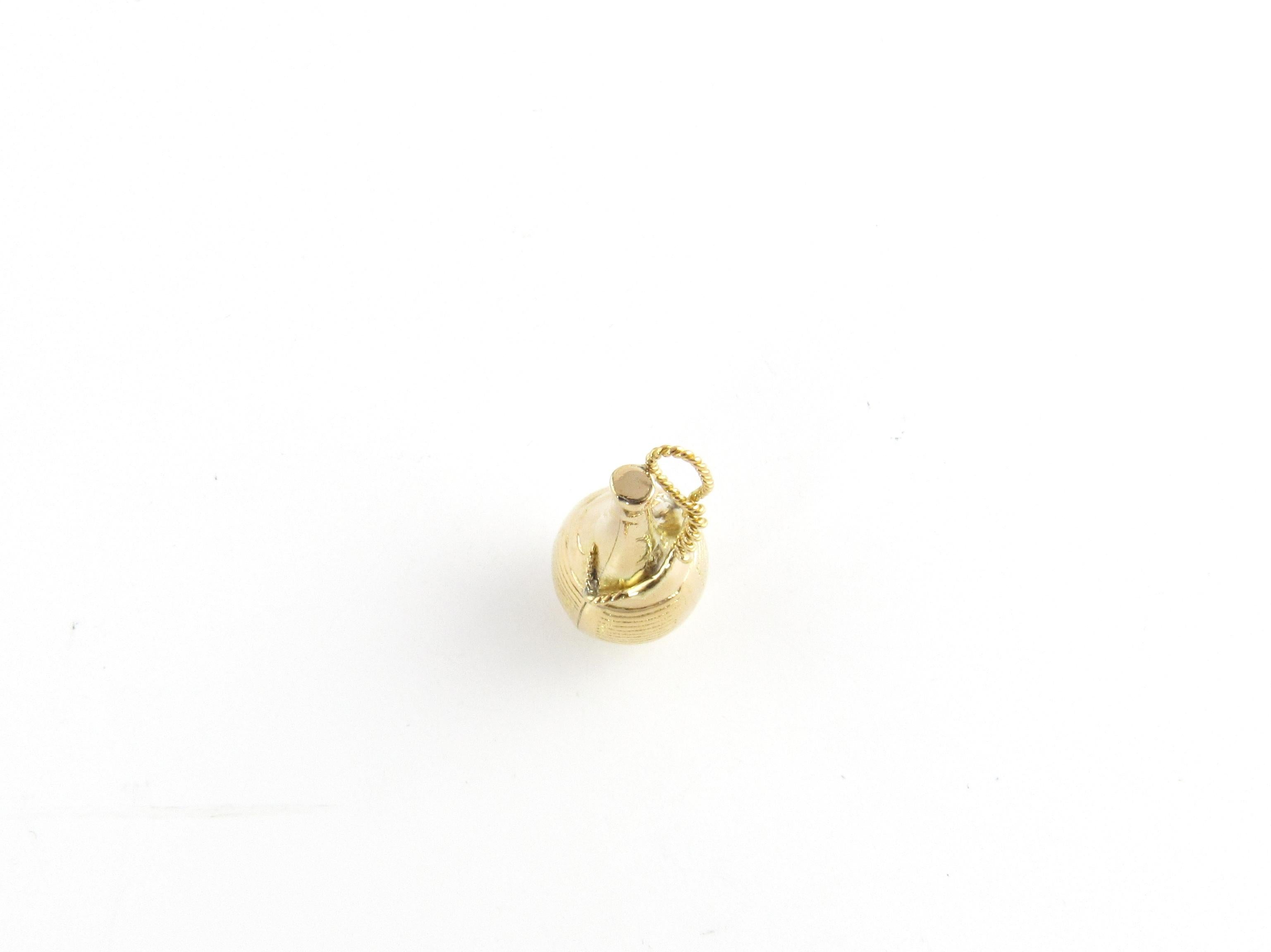 18K Yellow Gold Chianti Bottle Charm 3