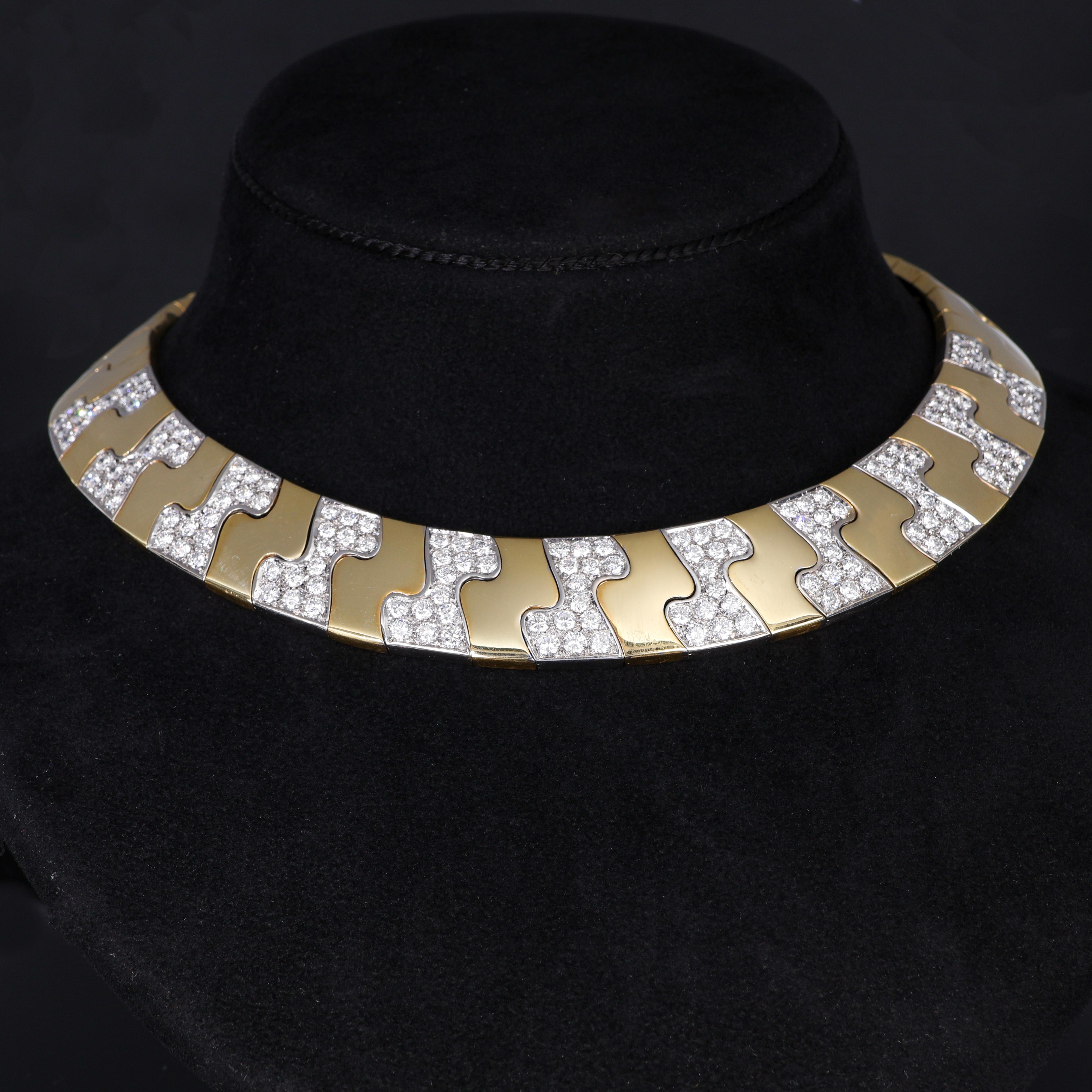 NOTE IMPORTANTE :
✔ Aucun coût supplémentaire ne sera ajouté à cette commande.
✔ Les frais d'expédition et de douane sont entièrement à notre charge.
--------------------
Ce collier ras du cou en or jaune 18 carats présente un design complexe en