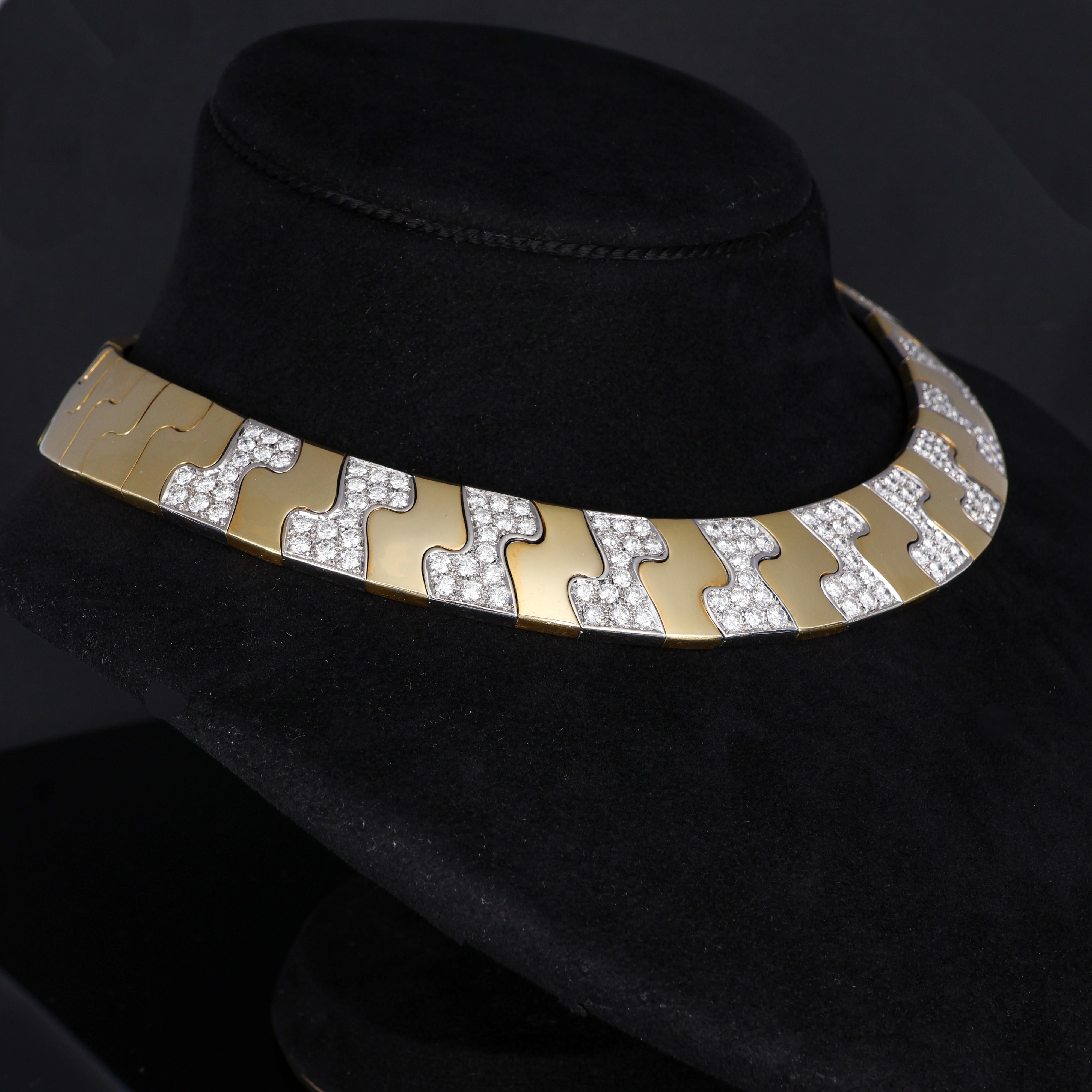 Taille brillant Tour de cou en or jaune 18K avec pavé de diamants S Design en vente