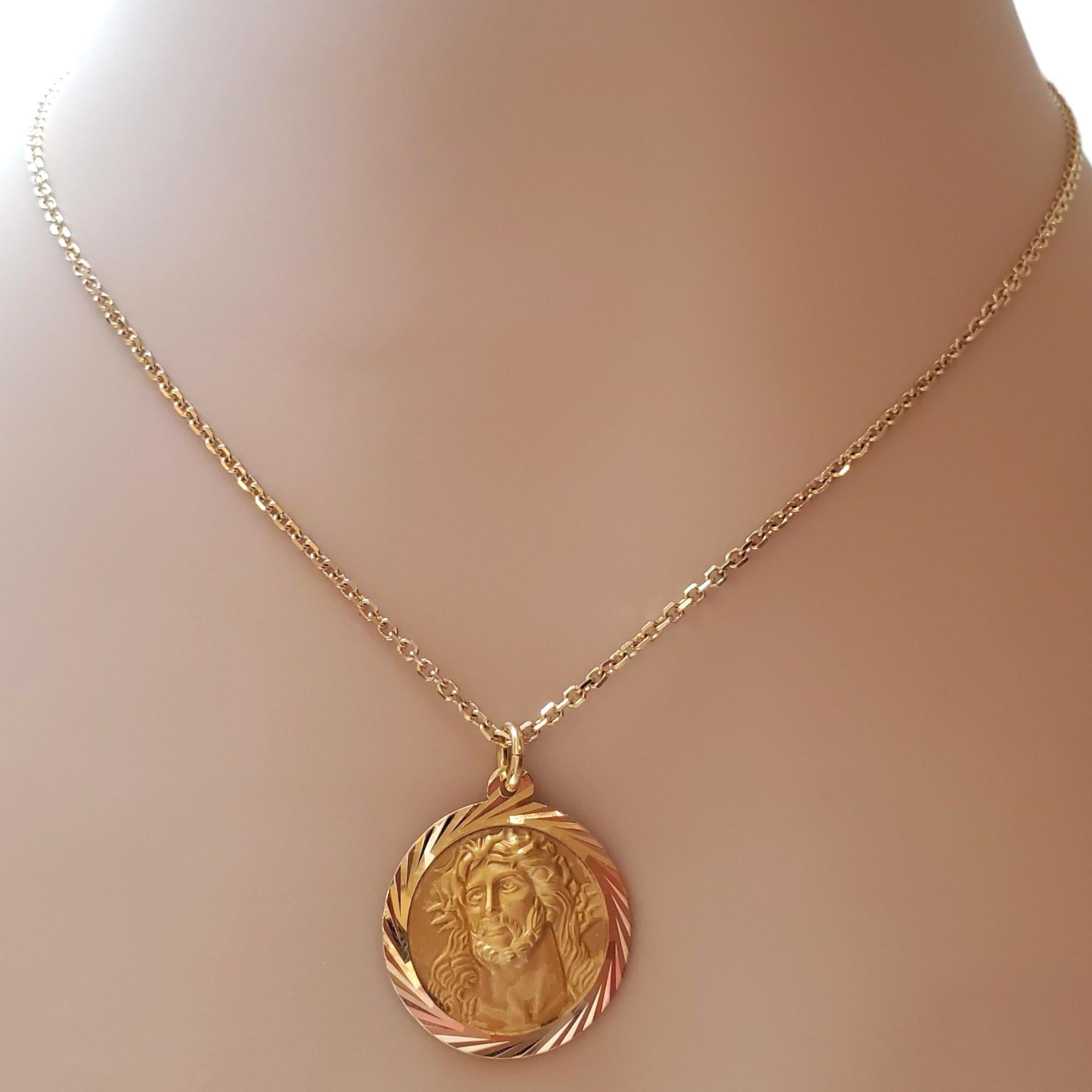 18K Yellow Gold Christ Head Circle Pendant  #17981 For Sale 1