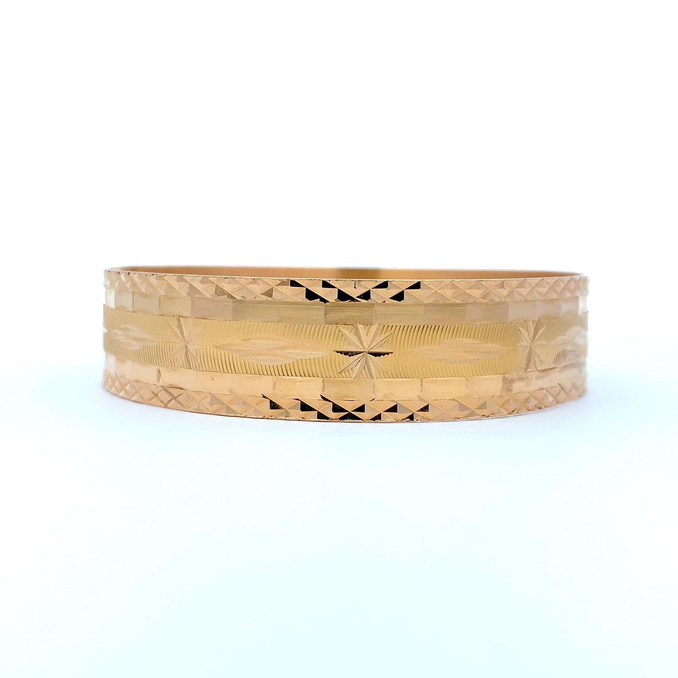 Women's or Men's 18k Yellow gold chunky cuff bangle bracelet For Sale