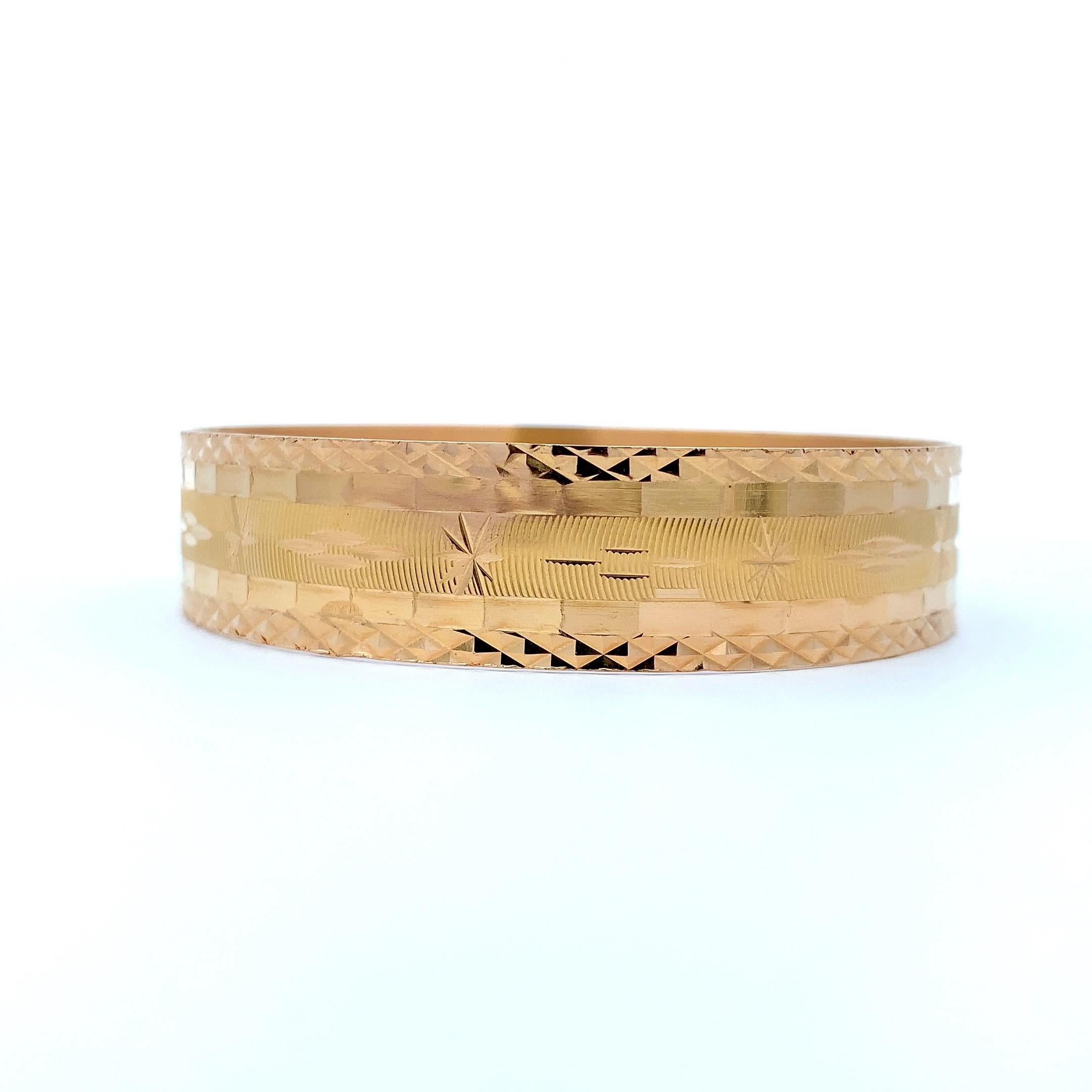 18k Yellow gold chunky cuff bangle bracelet For Sale 2